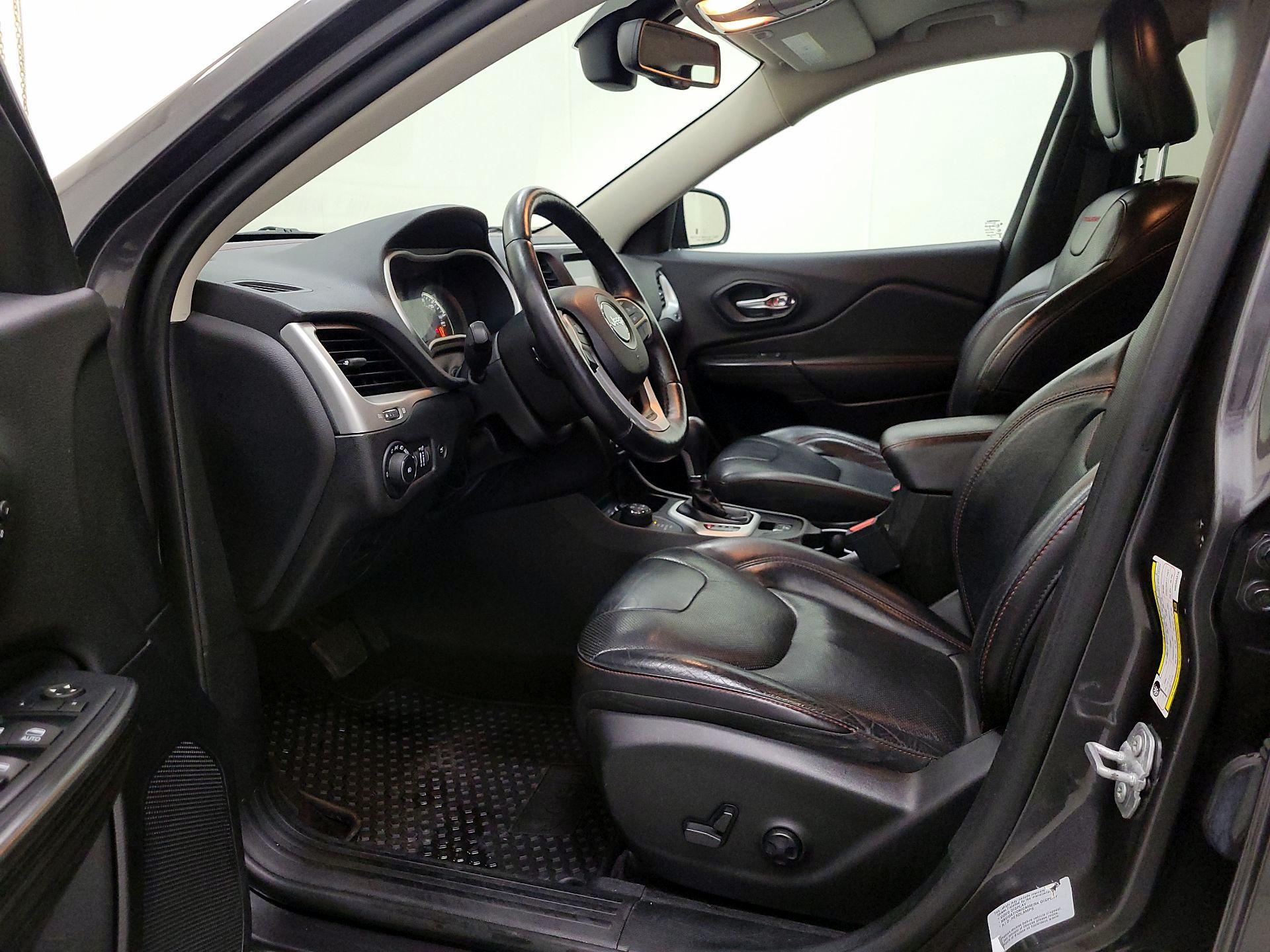 Thumbnail: 2017 Jeep Cherokee - 11