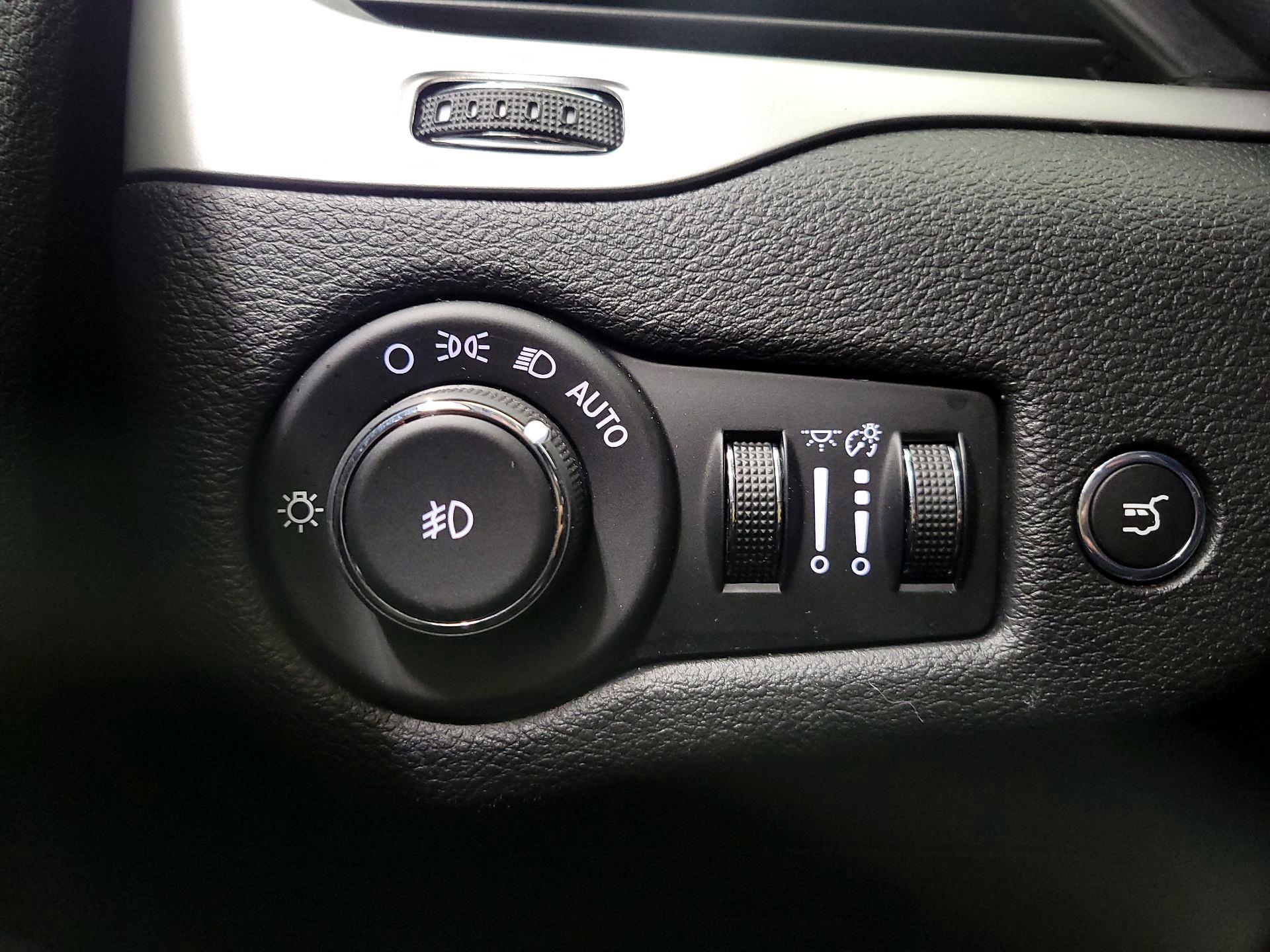 Thumbnail: 2017 Jeep Cherokee - 13