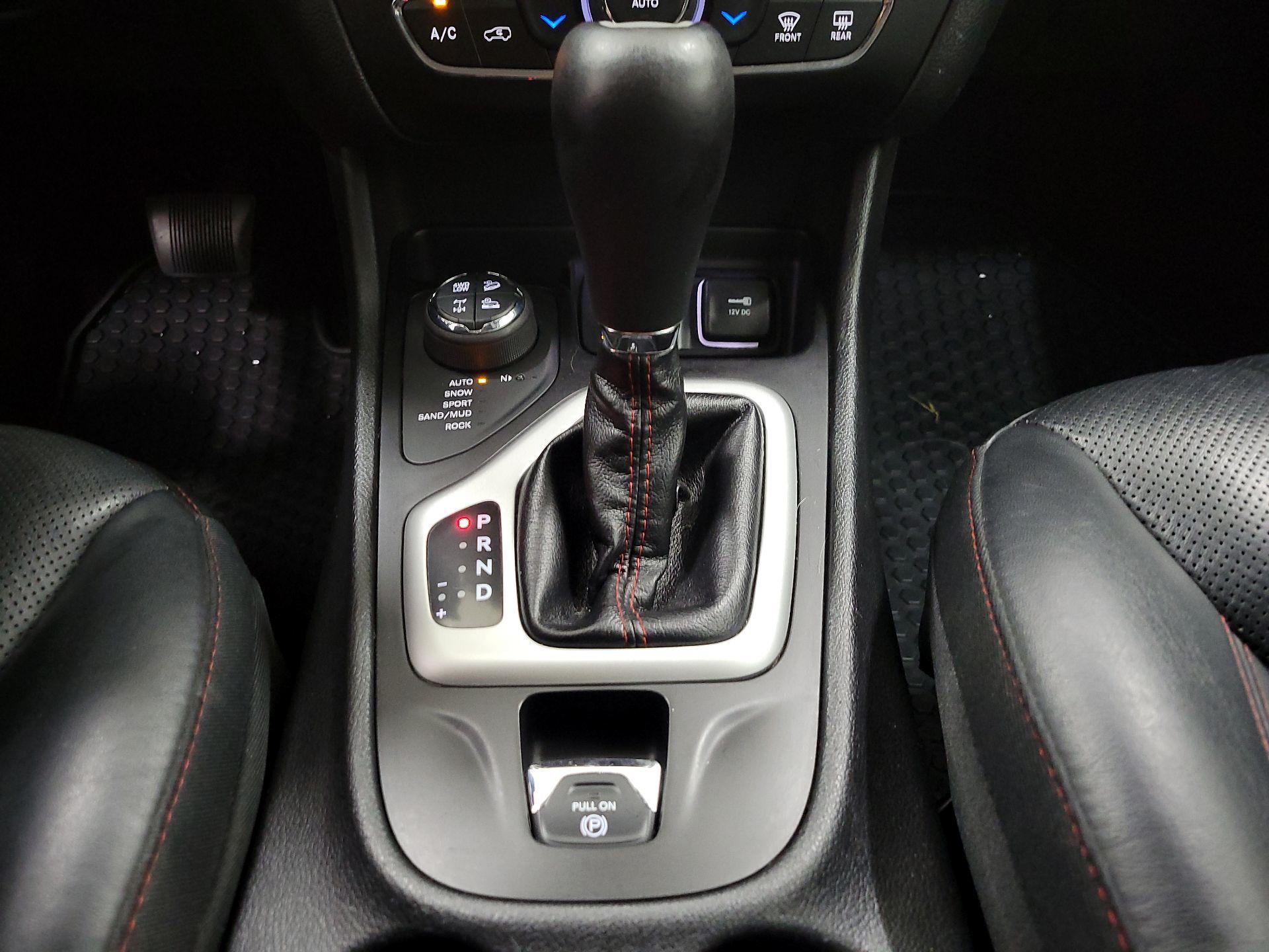 Thumbnail: 2017 Jeep Cherokee - 17