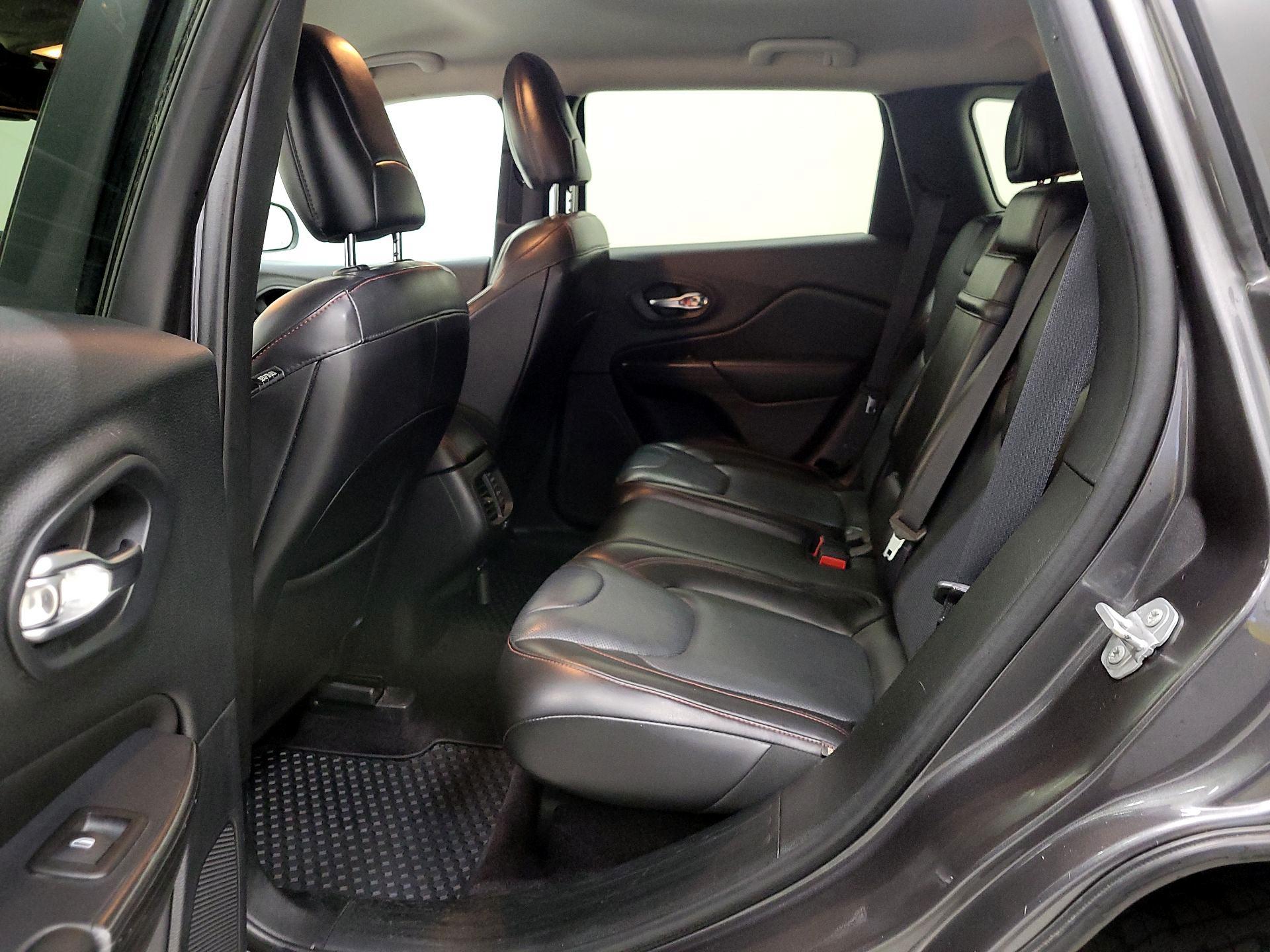 Thumbnail: 2017 Jeep Cherokee - 19