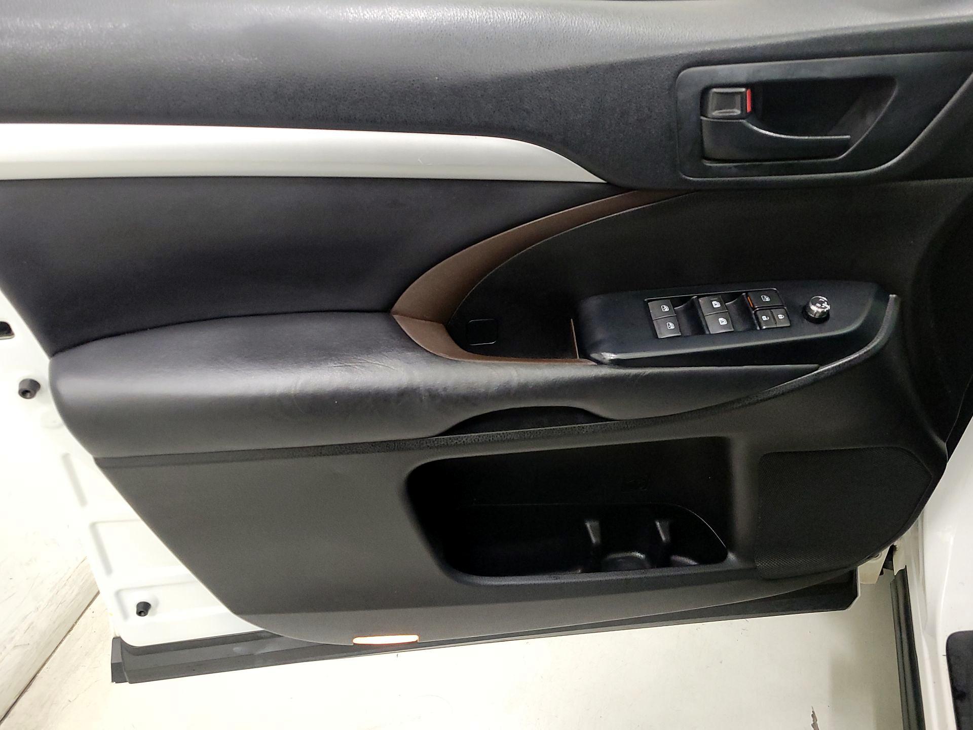 Thumbnail: 2018 Toyota Highlander - 12