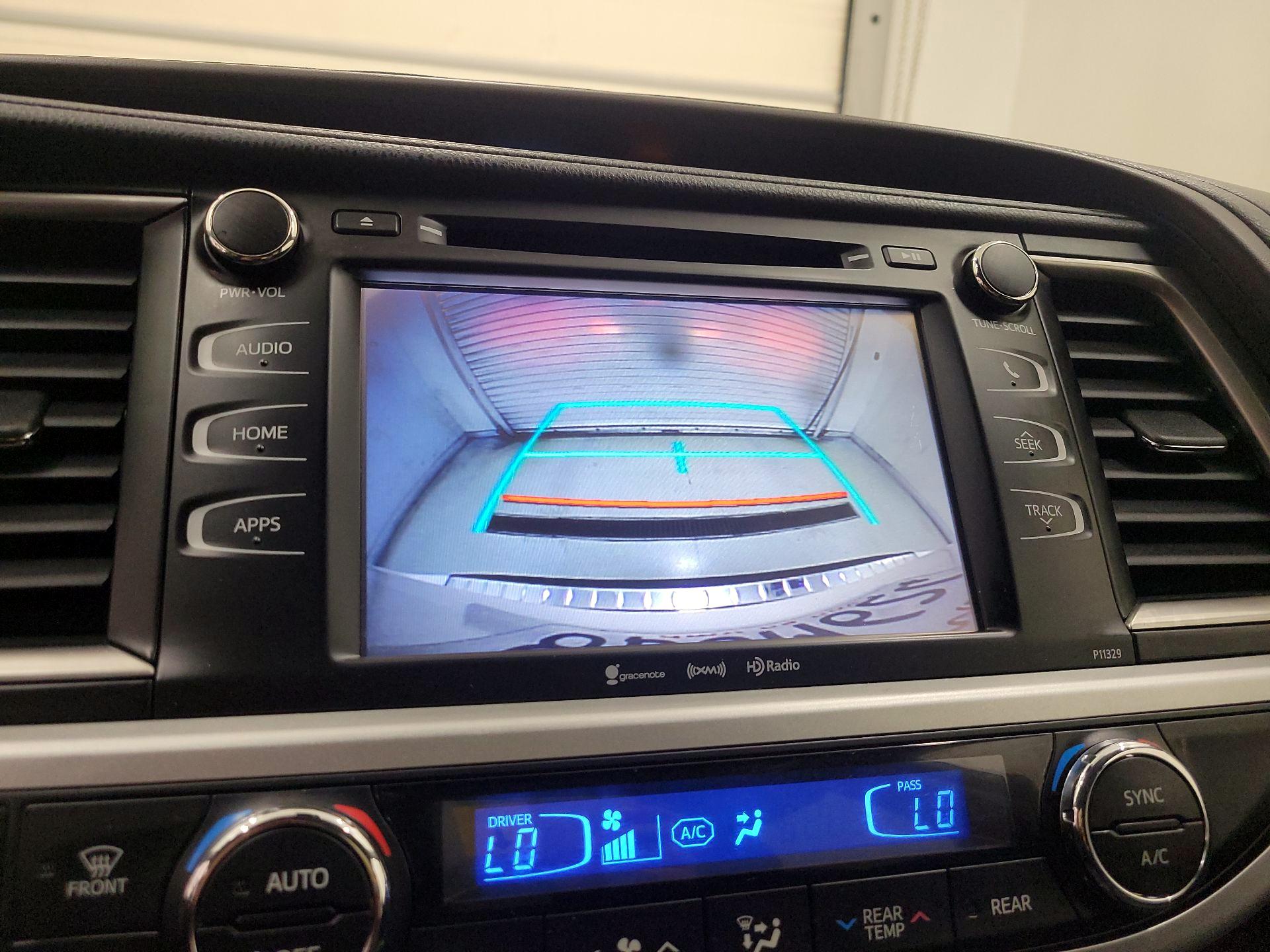 Thumbnail: 2018 Toyota Highlander - 14