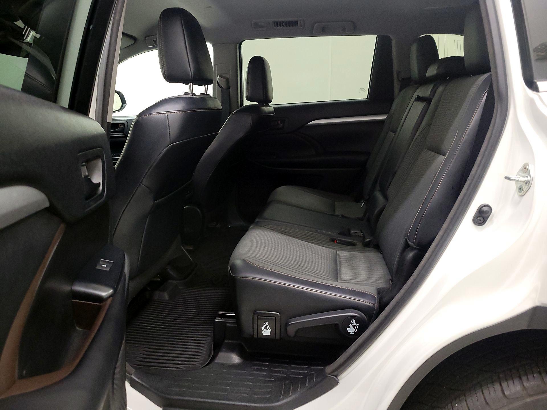 Thumbnail: 2018 Toyota Highlander - 19