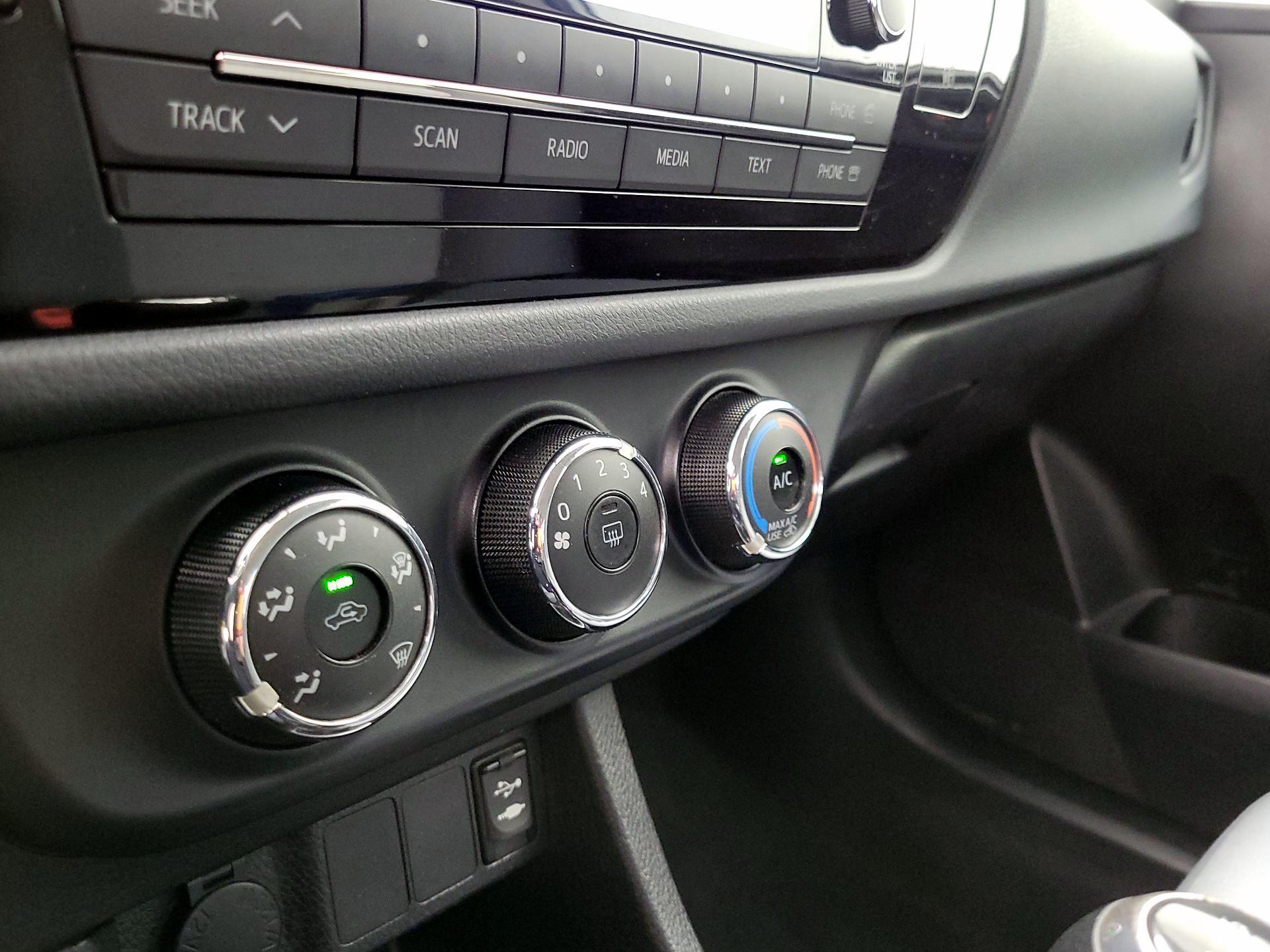 Thumbnail: 2014 Toyota Corolla - 15