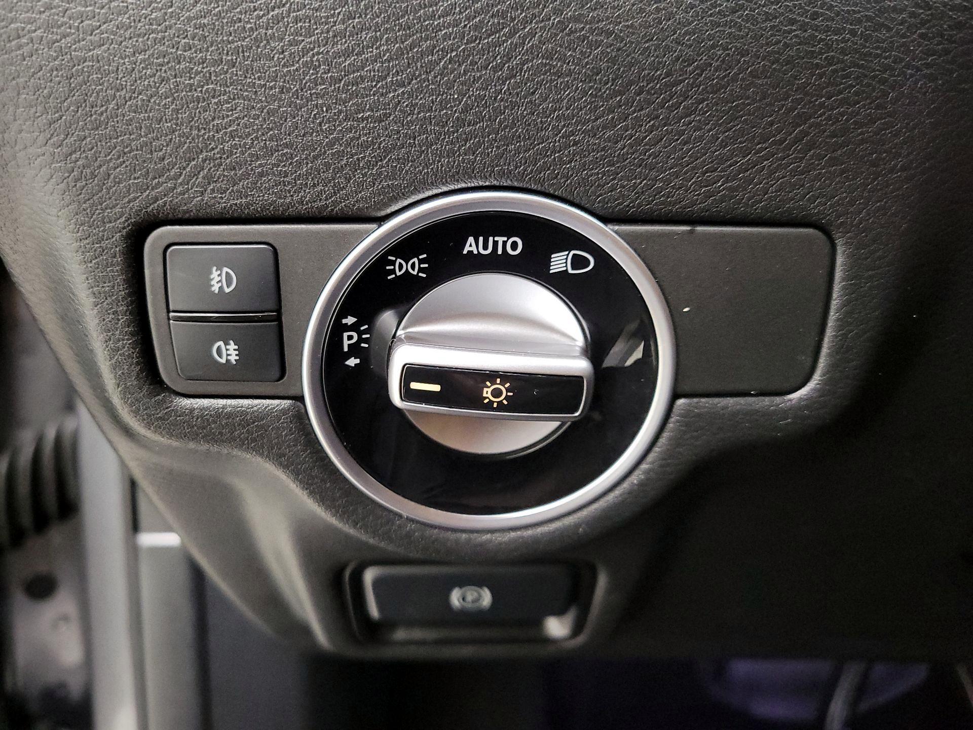 Thumbnail: 2018 INFINITI QX30 - 13