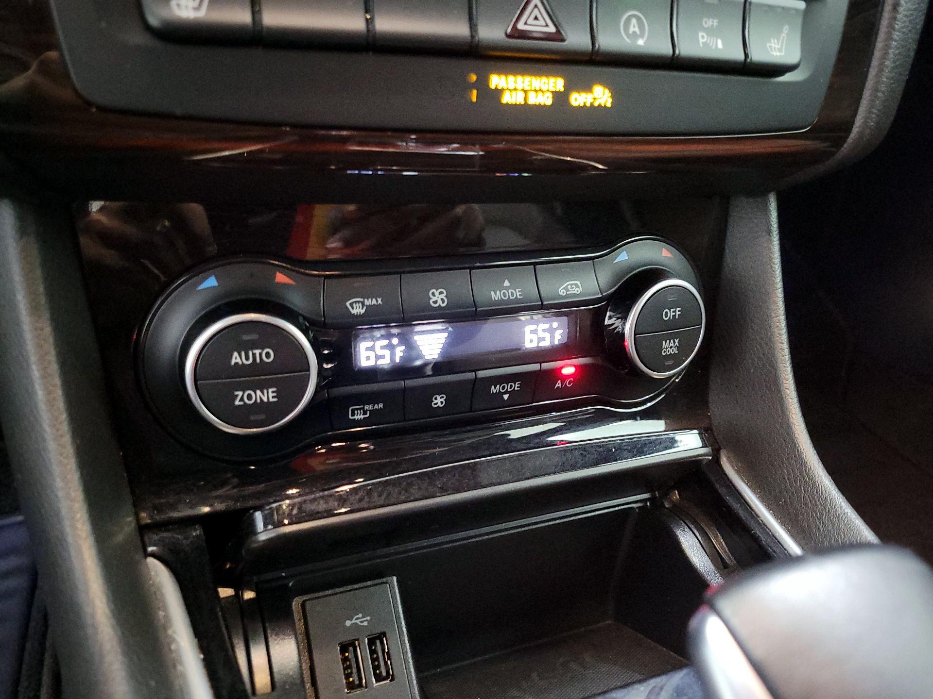 Thumbnail: 2018 INFINITI QX30 - 17