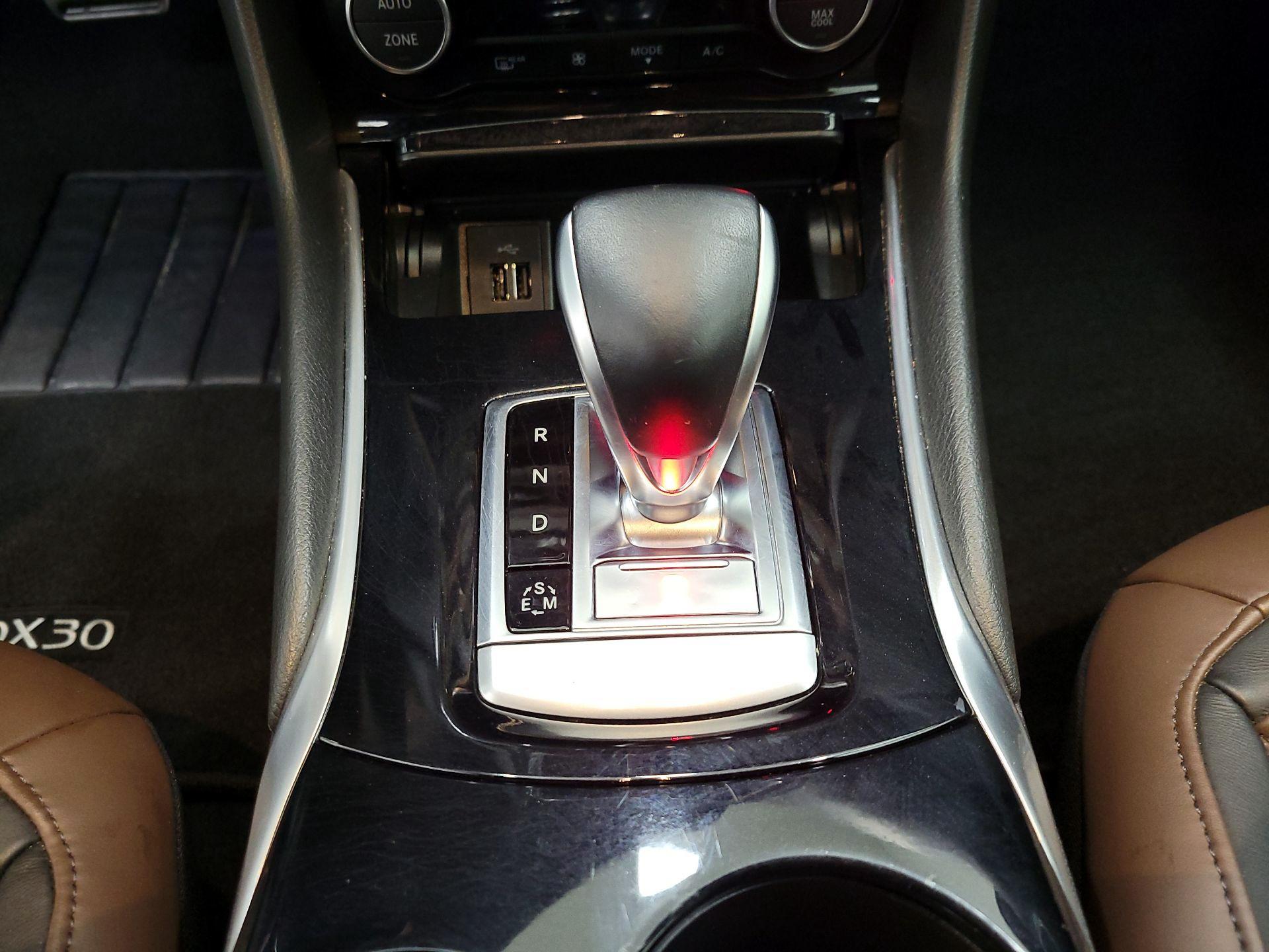 Thumbnail: 2018 INFINITI QX30 - 18