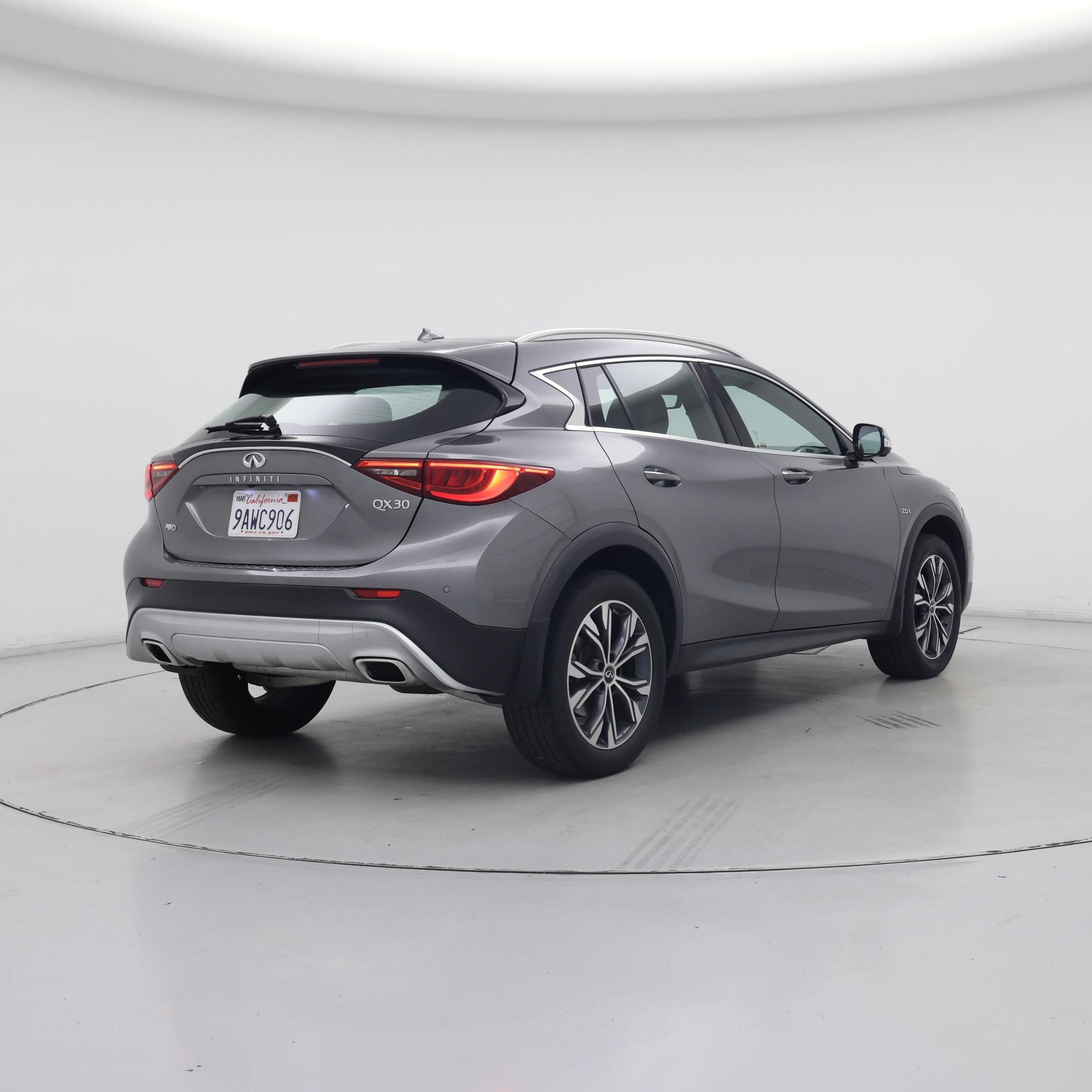 Thumbnail: 2018 INFINITI QX30 - 8