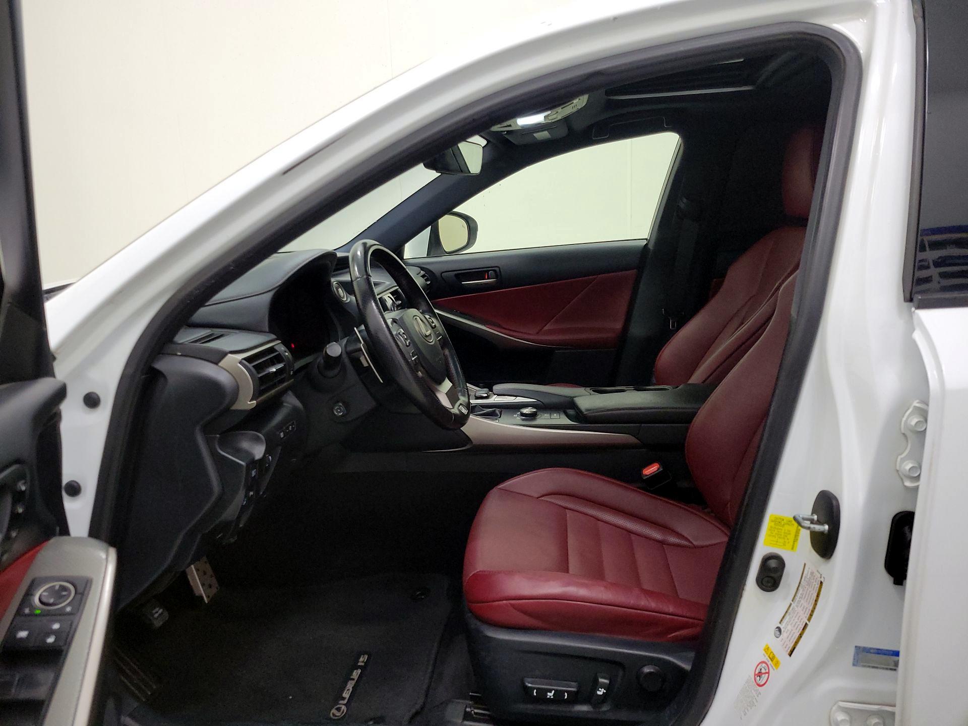 Thumbnail: 2018 Lexus IS - 11