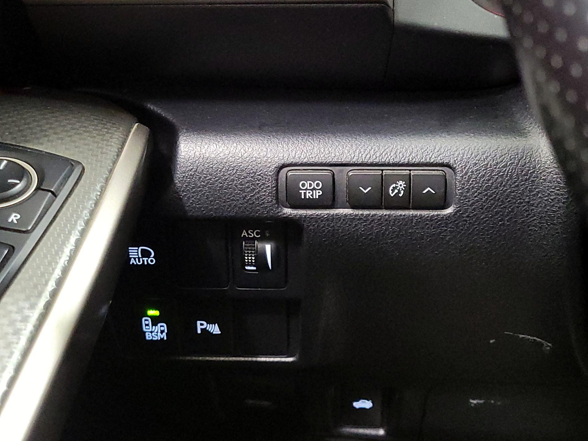 Thumbnail: 2018 Lexus IS - 13