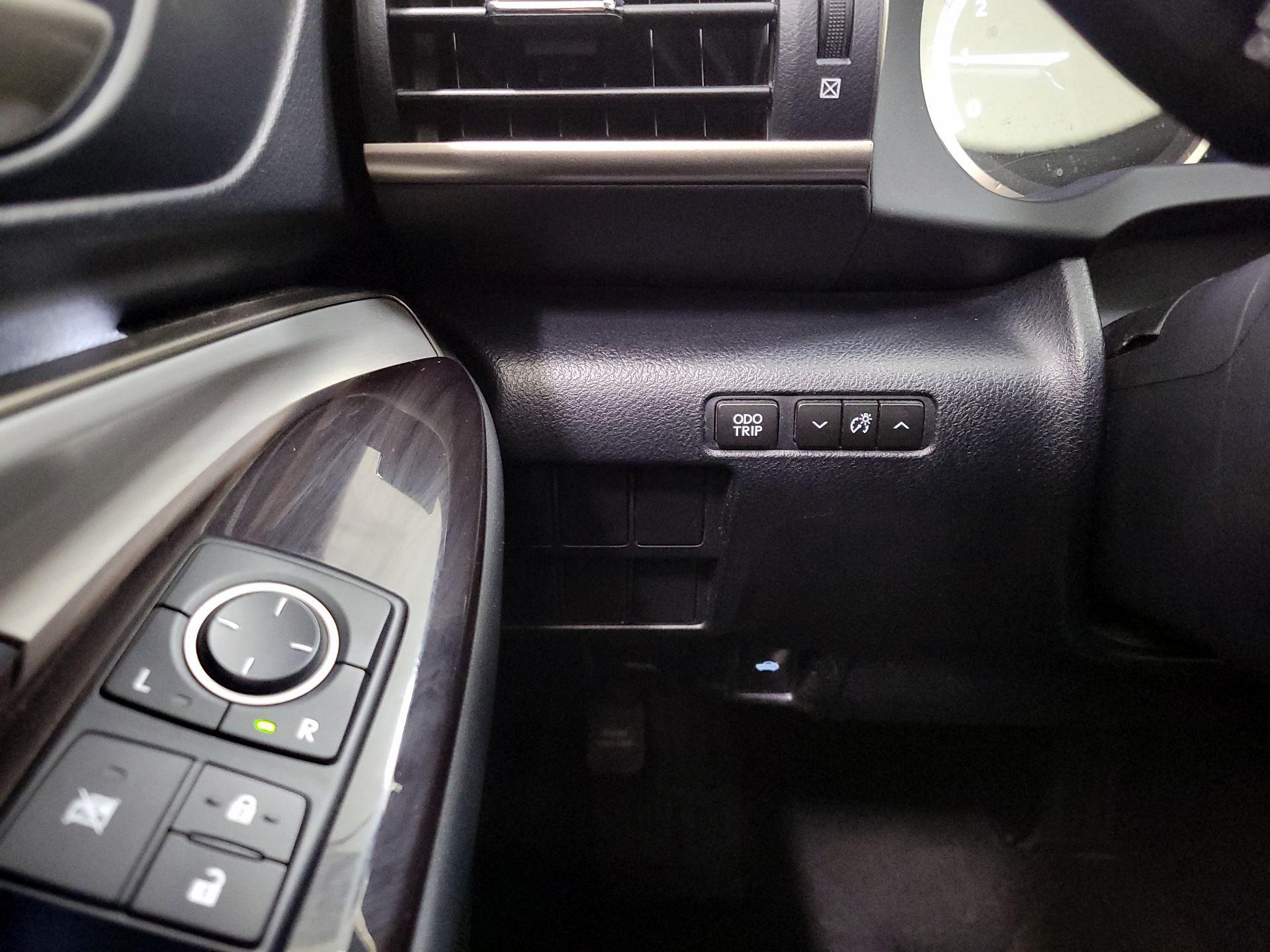 Thumbnail: 2016 Lexus RC - 13