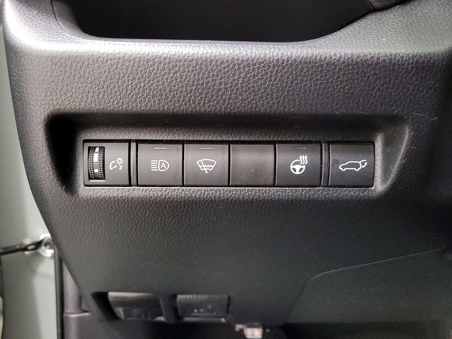 Thumbnail: 2020 Toyota RAV4 - 13