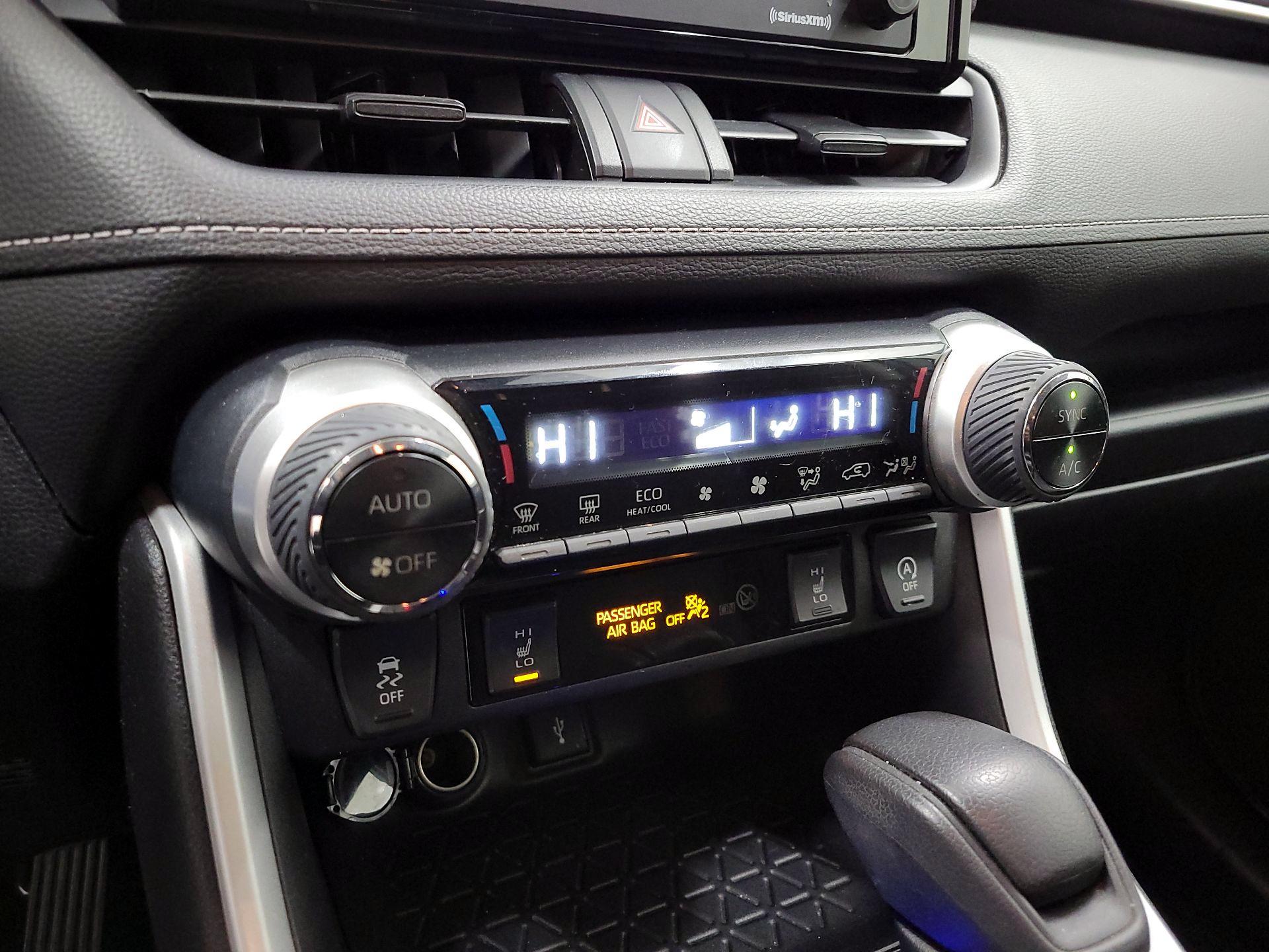 Thumbnail: 2020 Toyota RAV4 - 16