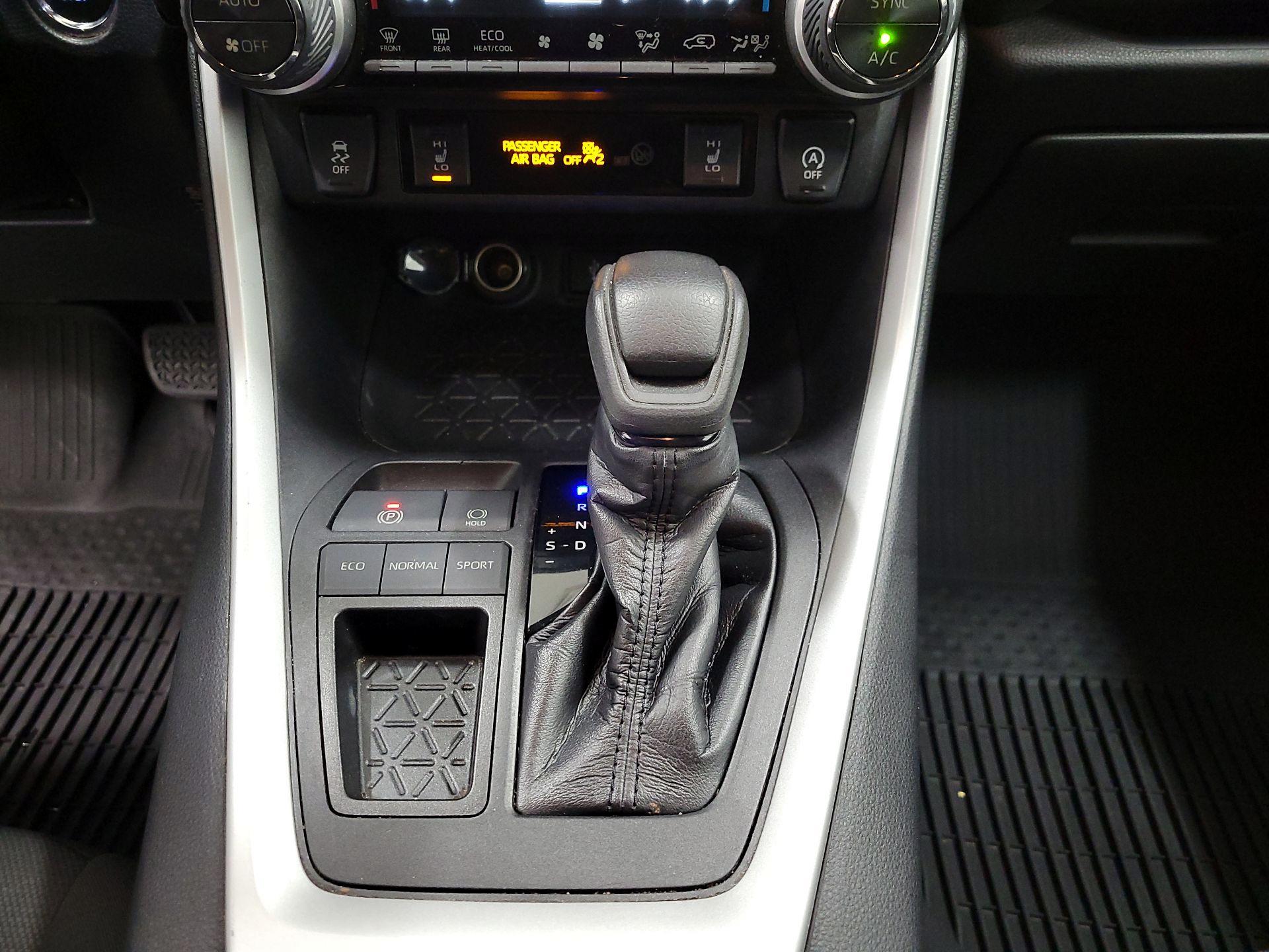 Thumbnail: 2020 Toyota RAV4 - 17