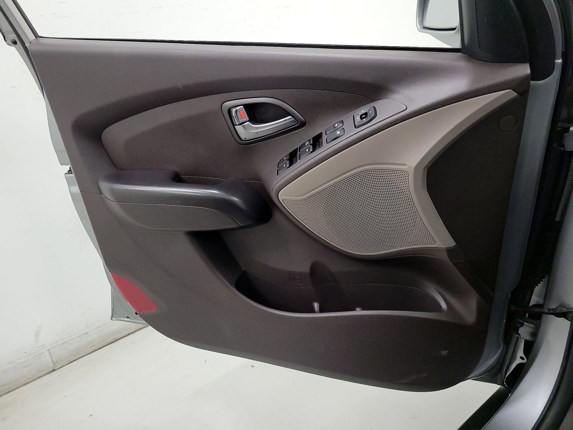 Thumbnail: 2015 Hyundai Tucson - 12