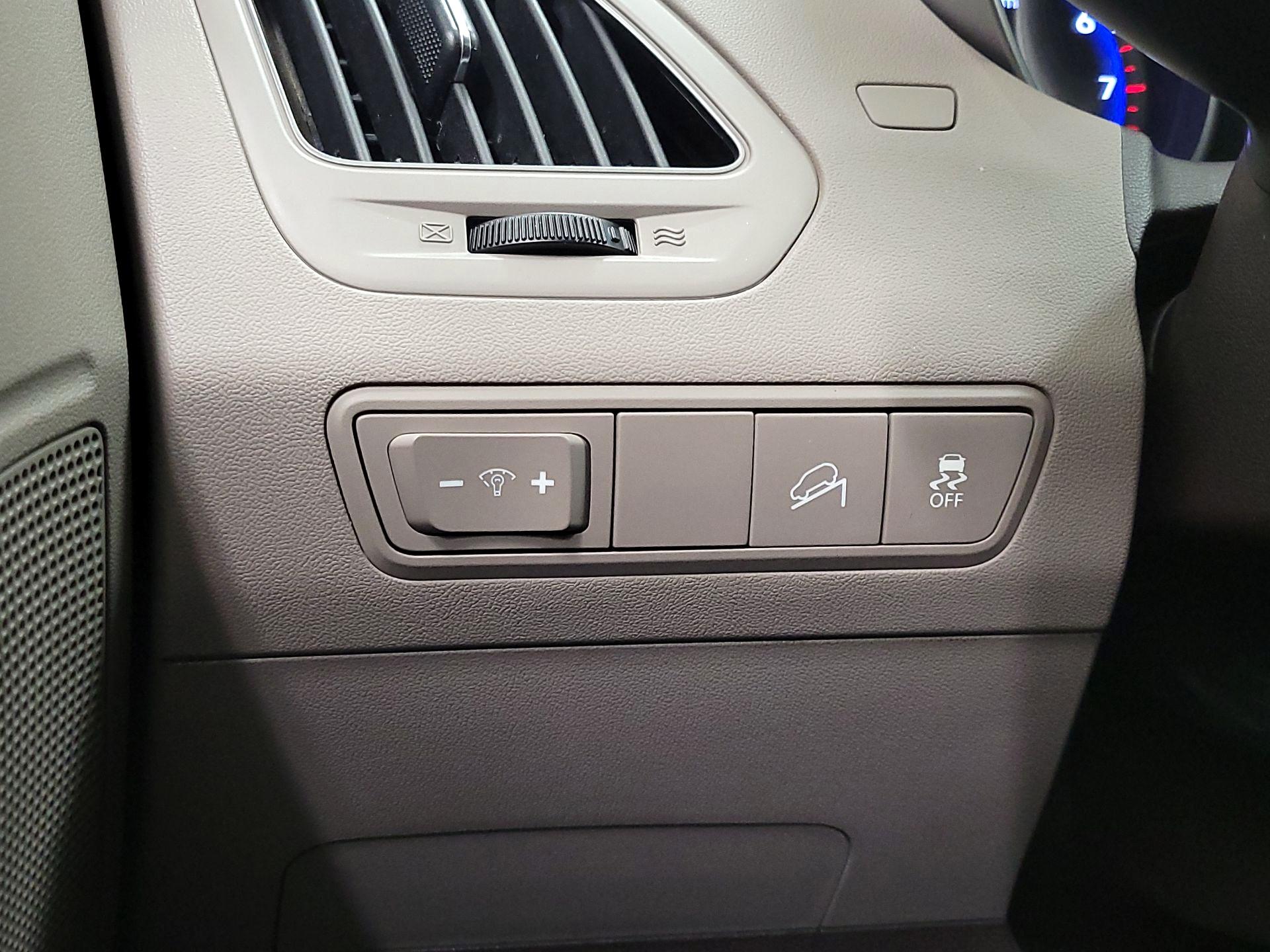 Thumbnail: 2015 Hyundai Tucson - 13