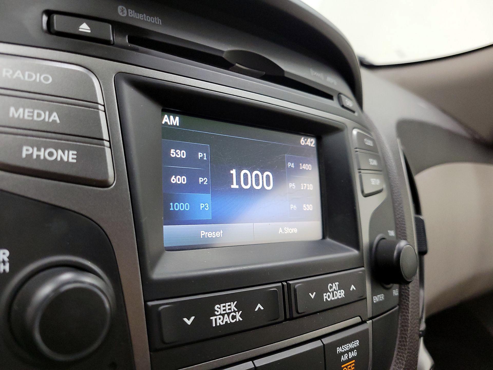 Thumbnail: 2015 Hyundai Tucson - 15