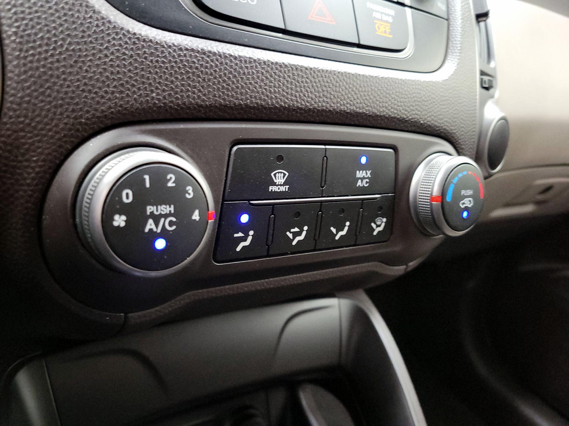 Thumbnail: 2015 Hyundai Tucson - 16