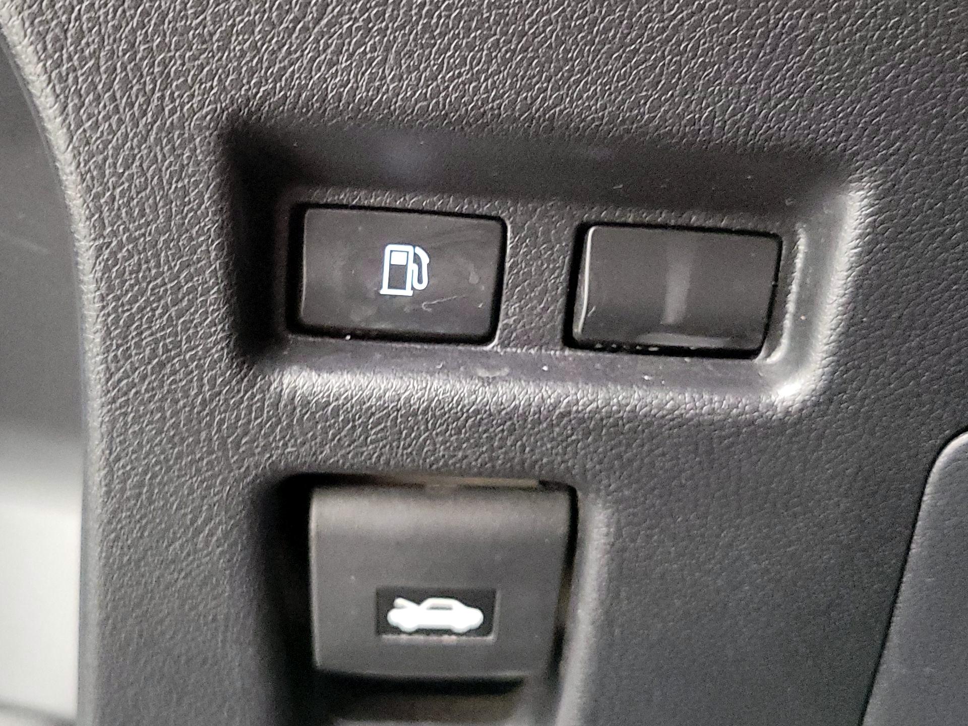 Thumbnail: 2021 Lexus UX - 13