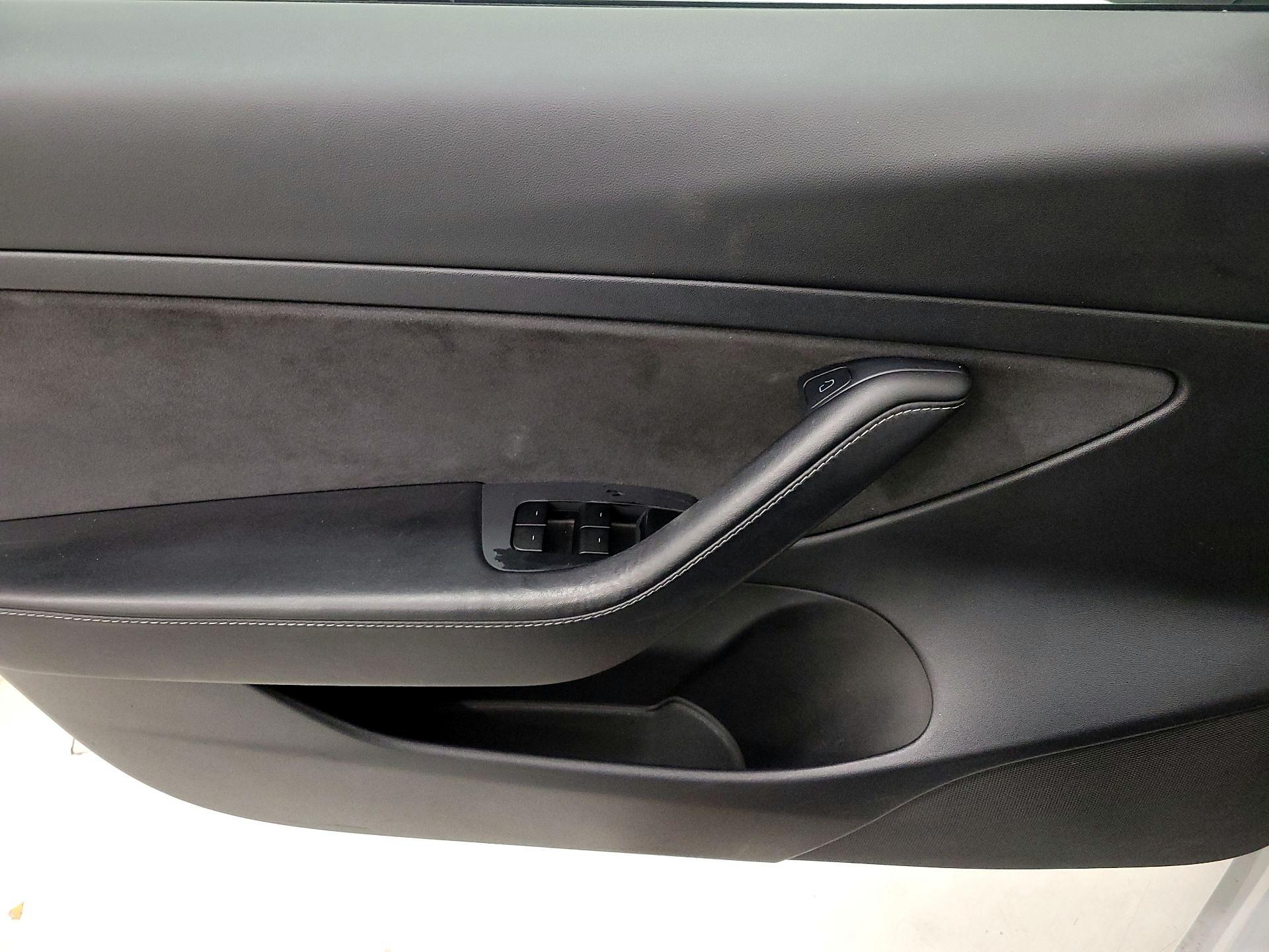 Thumbnail: 2021 Tesla Model 3 - 12