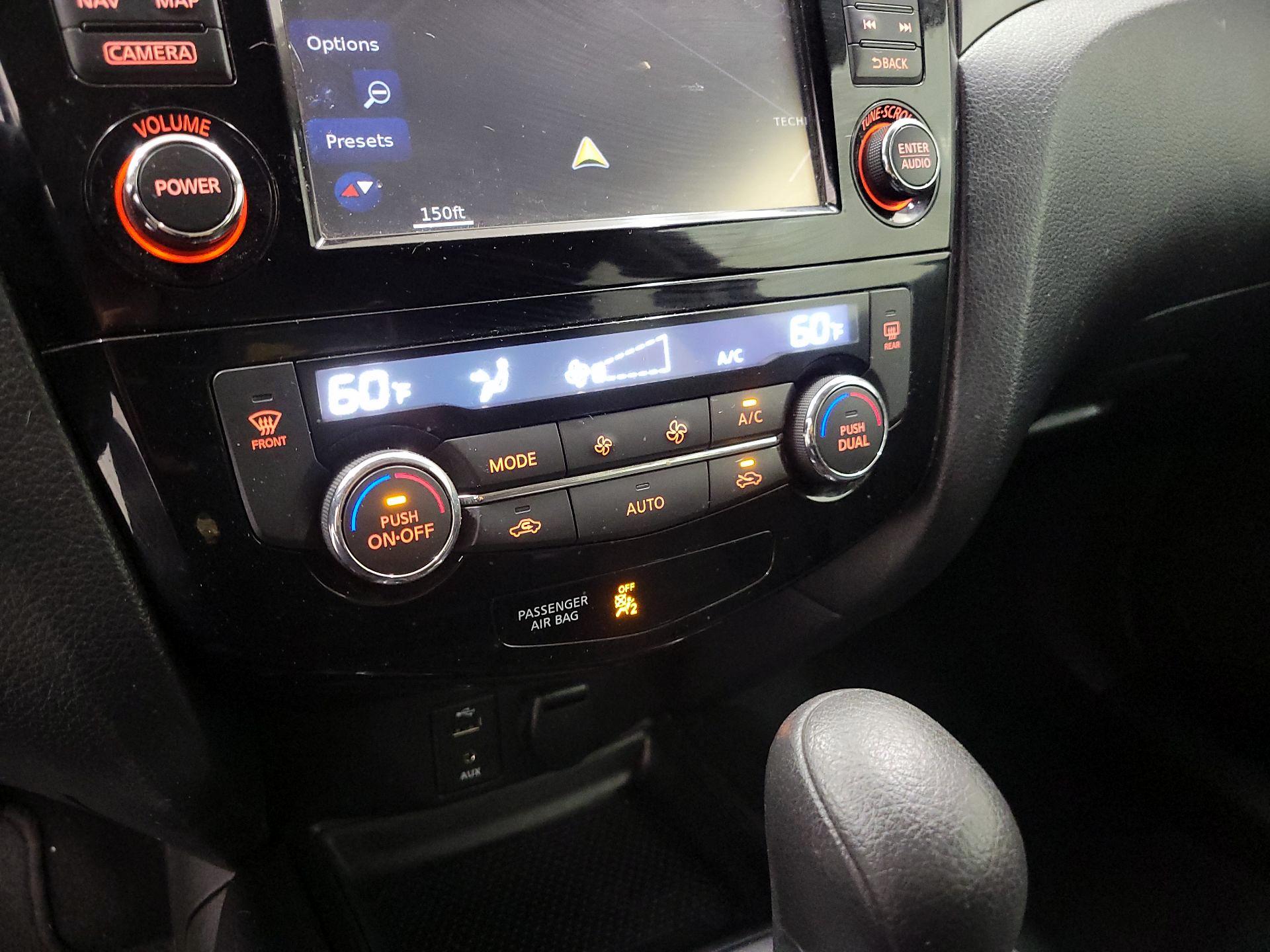 Thumbnail: 2016 Nissan Rogue - 17