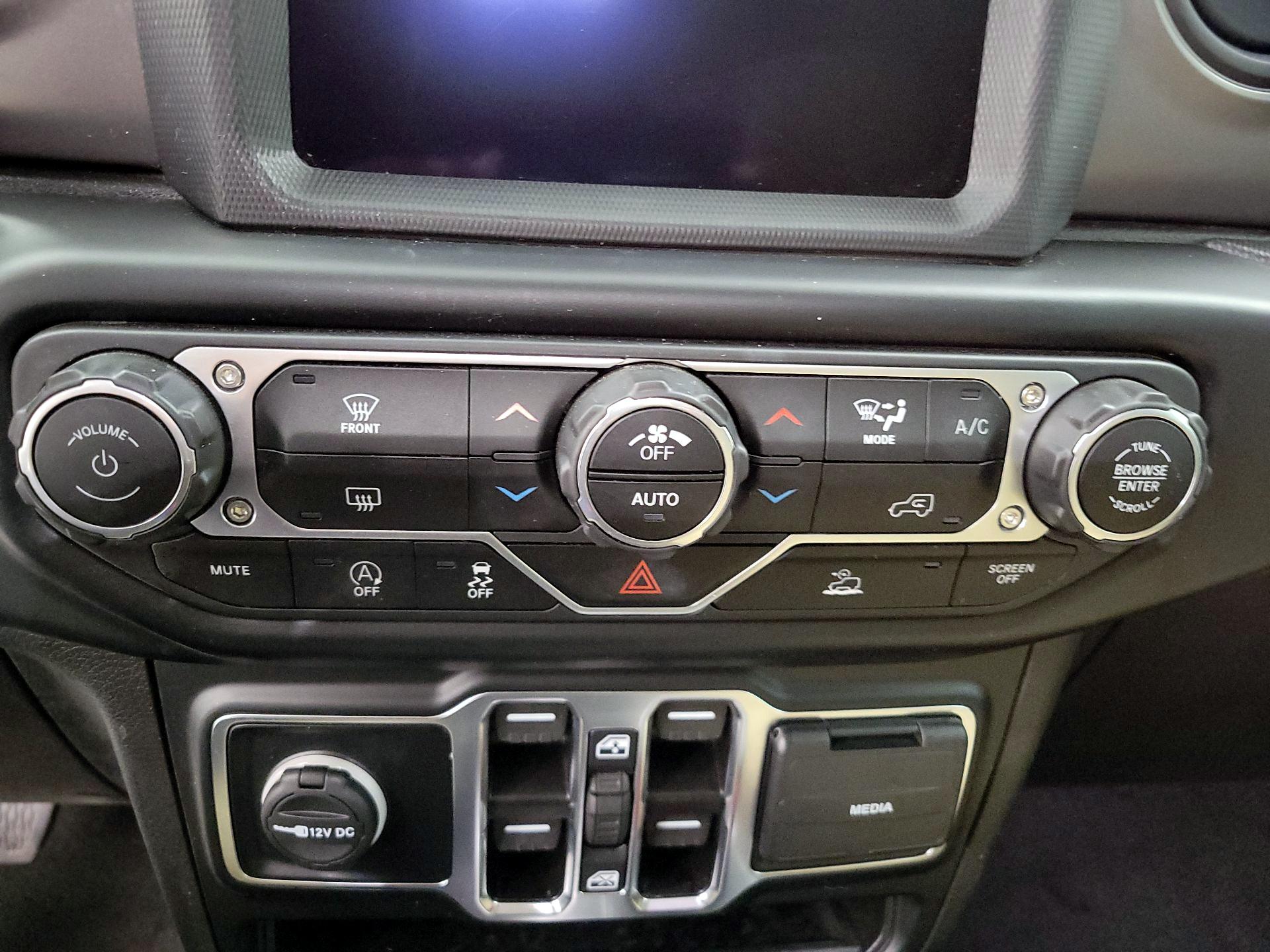 Thumbnail: 2023 Jeep Gladiator - 17