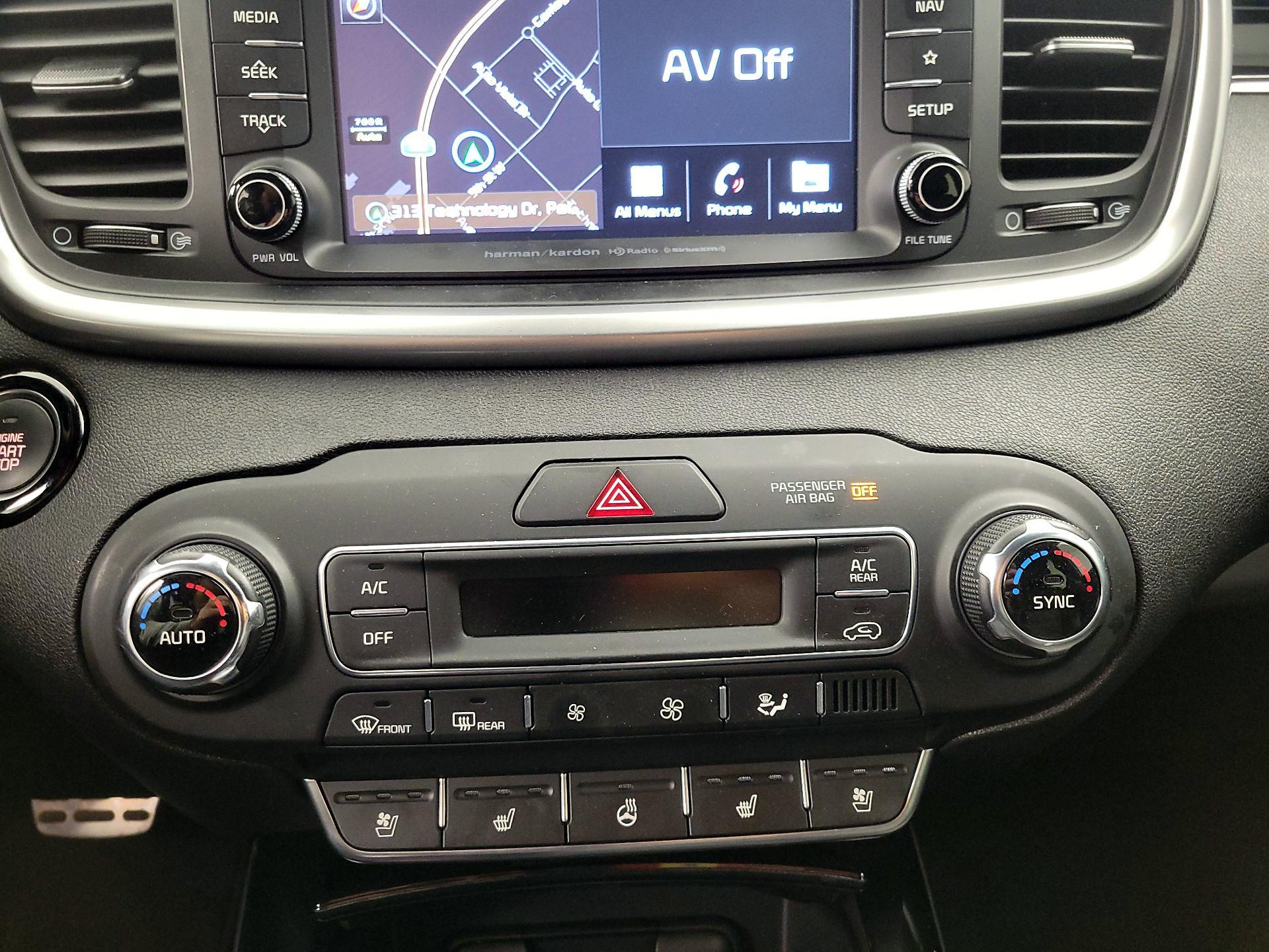 Thumbnail: 2019 Kia Sorento - 17