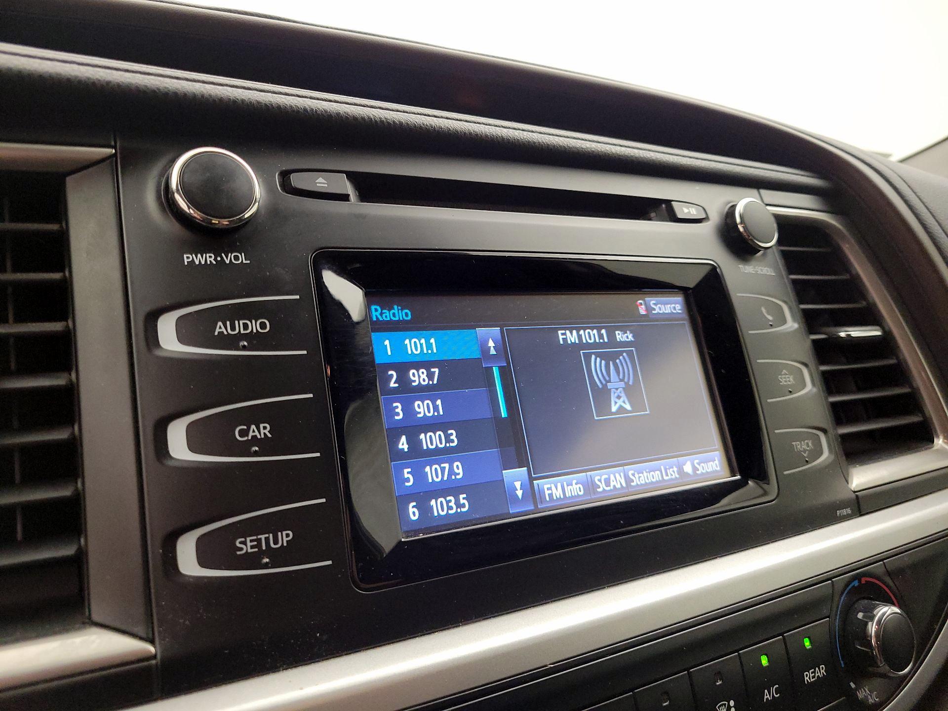 Thumbnail: 2019 Toyota Highlander - 14