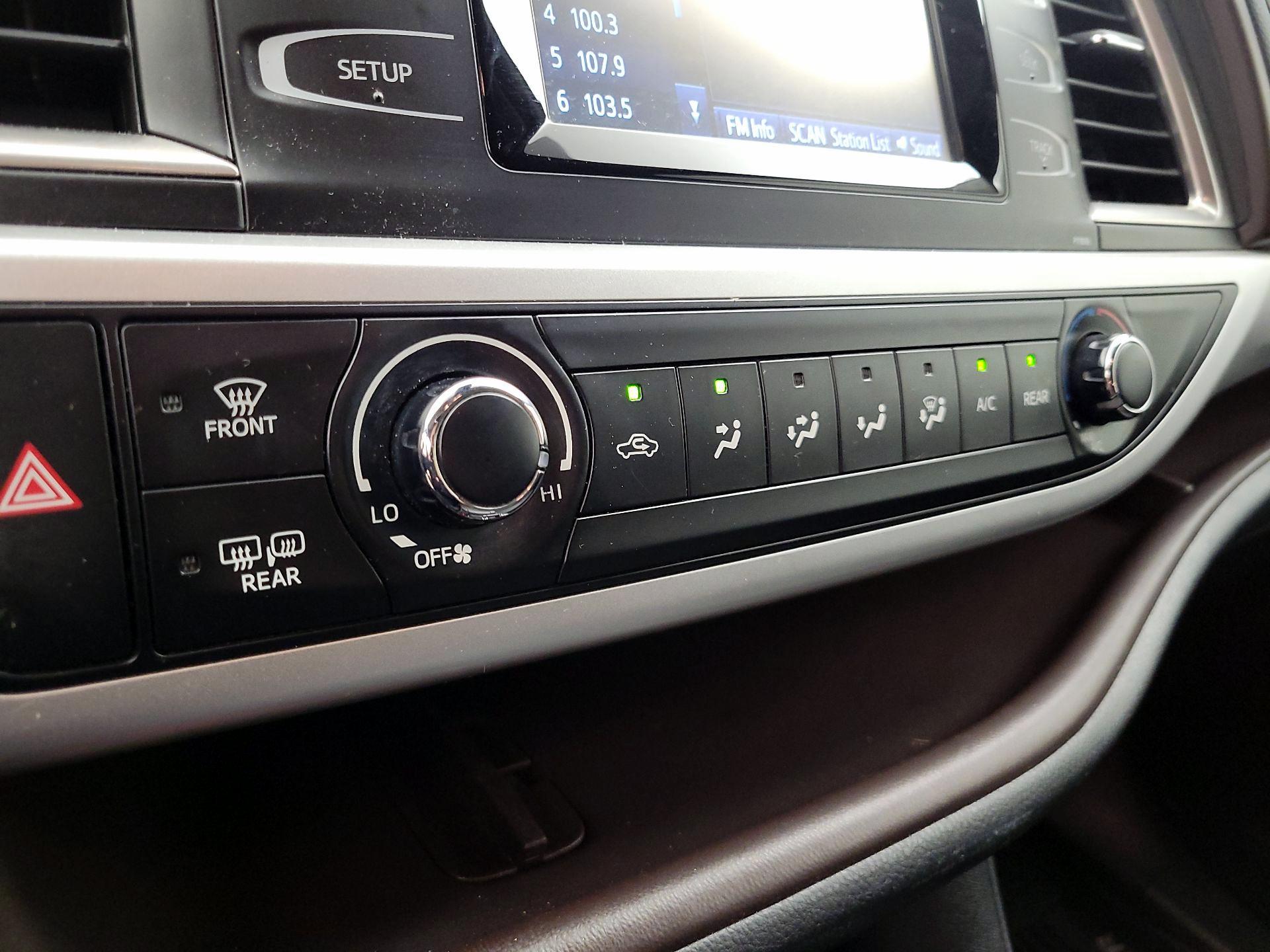 Thumbnail: 2019 Toyota Highlander - 15