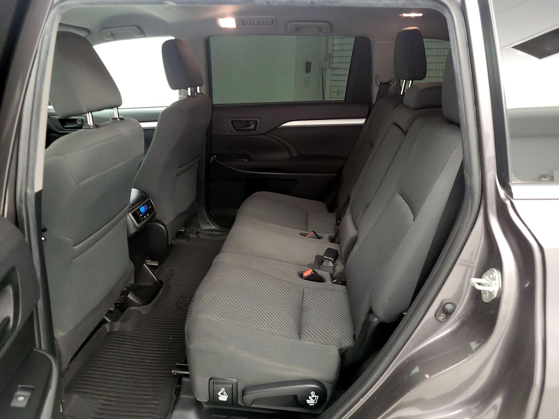 Thumbnail: 2019 Toyota Highlander - 18
