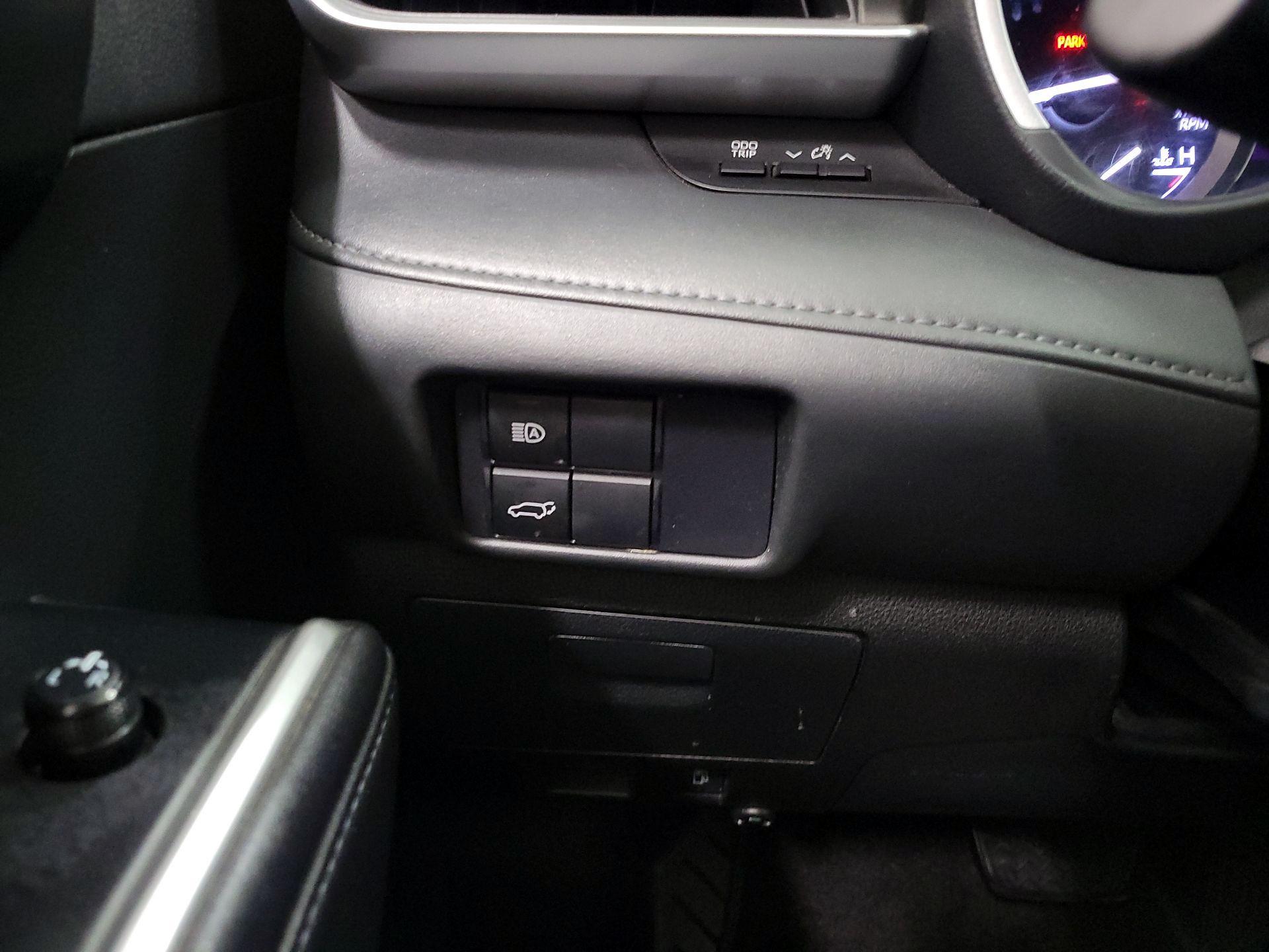 Thumbnail: 2020 Toyota Highlander - 13