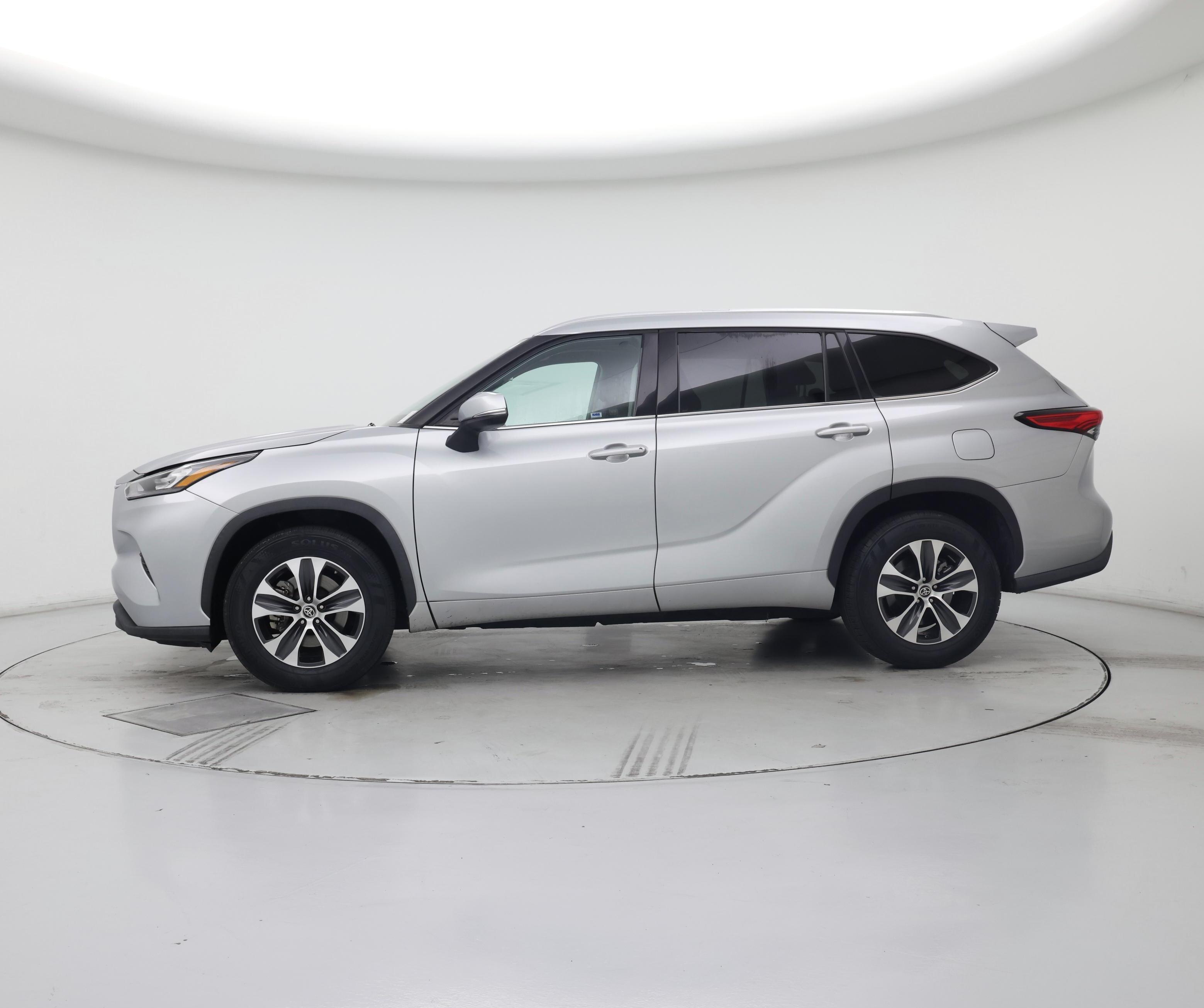 Thumbnail: 2020 Toyota Highlander - 3