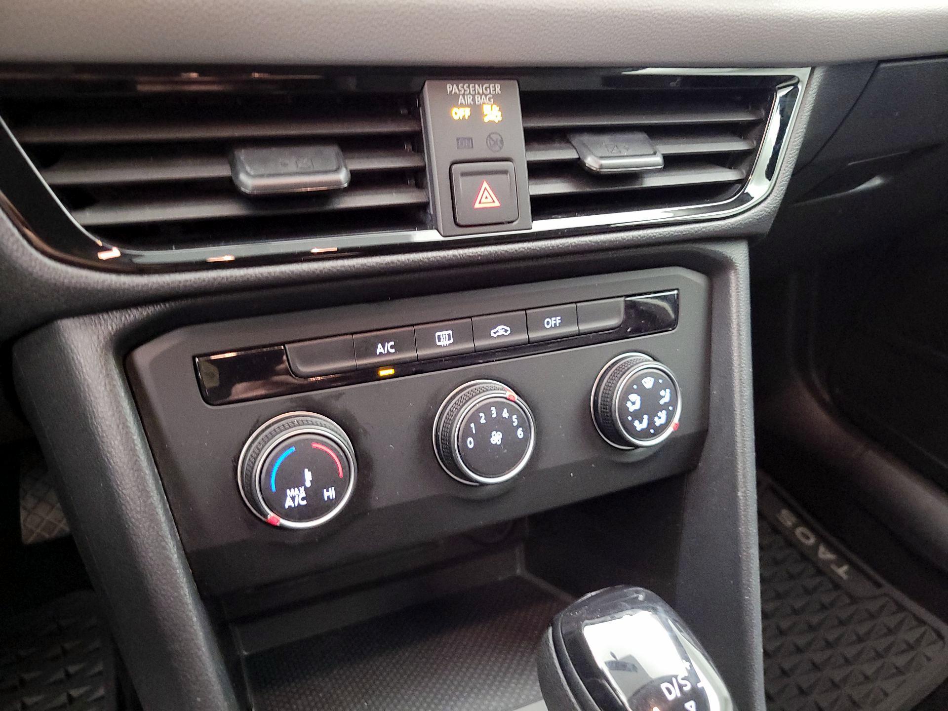 Thumbnail: 2022 Volkswagen Taos - 16