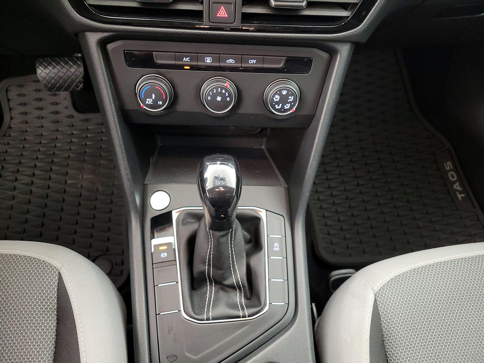 Thumbnail: 2022 Volkswagen Taos - 17