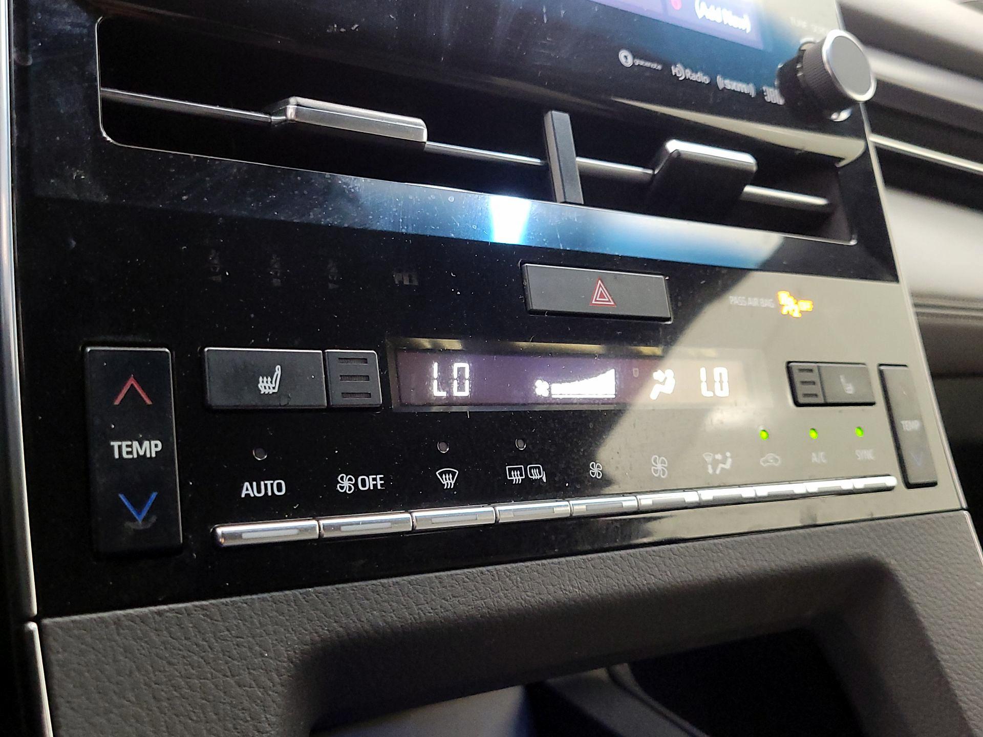 Thumbnail: 2019 Toyota Avalon - 16
