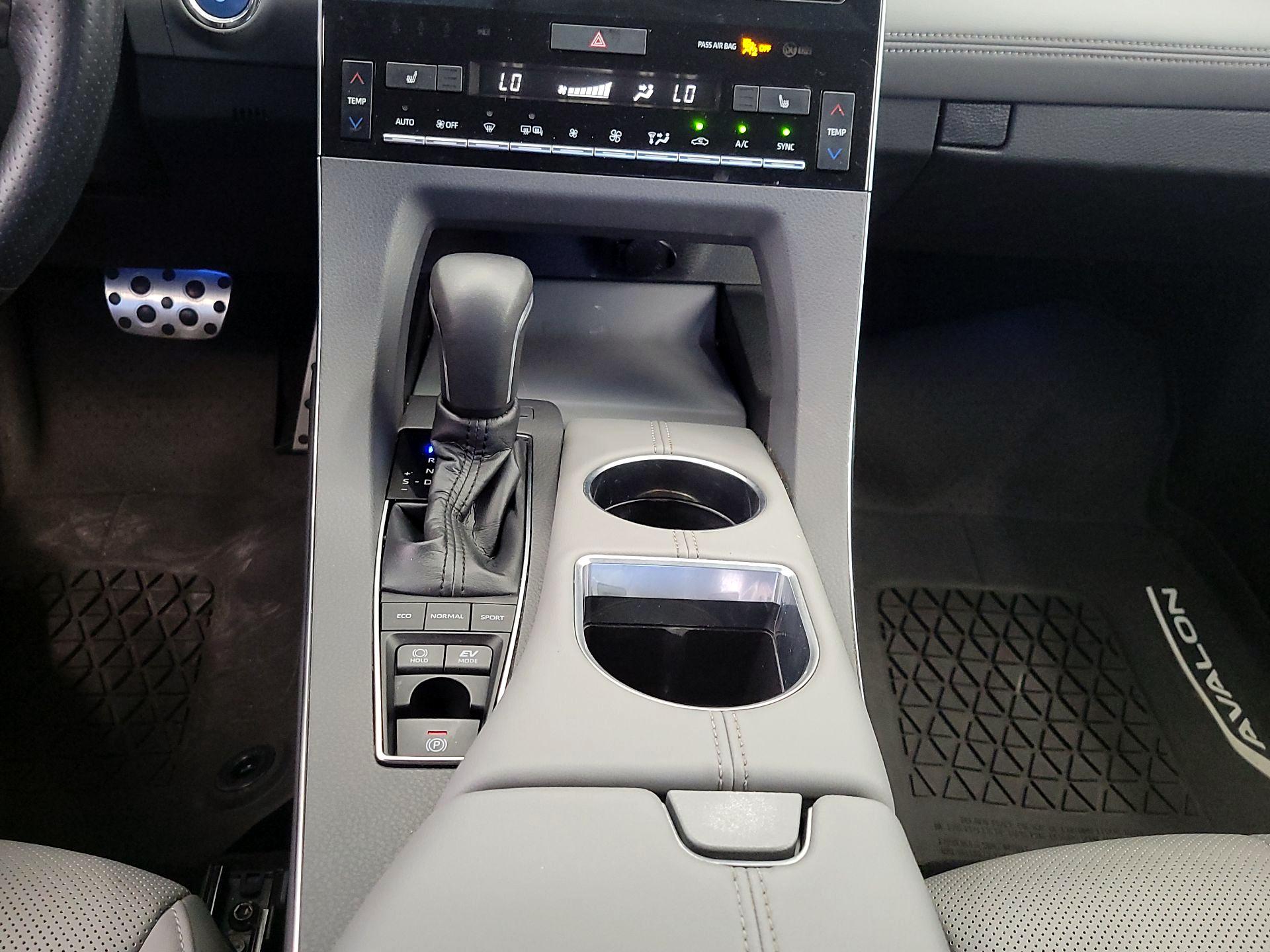 Thumbnail: 2019 Toyota Avalon - 17