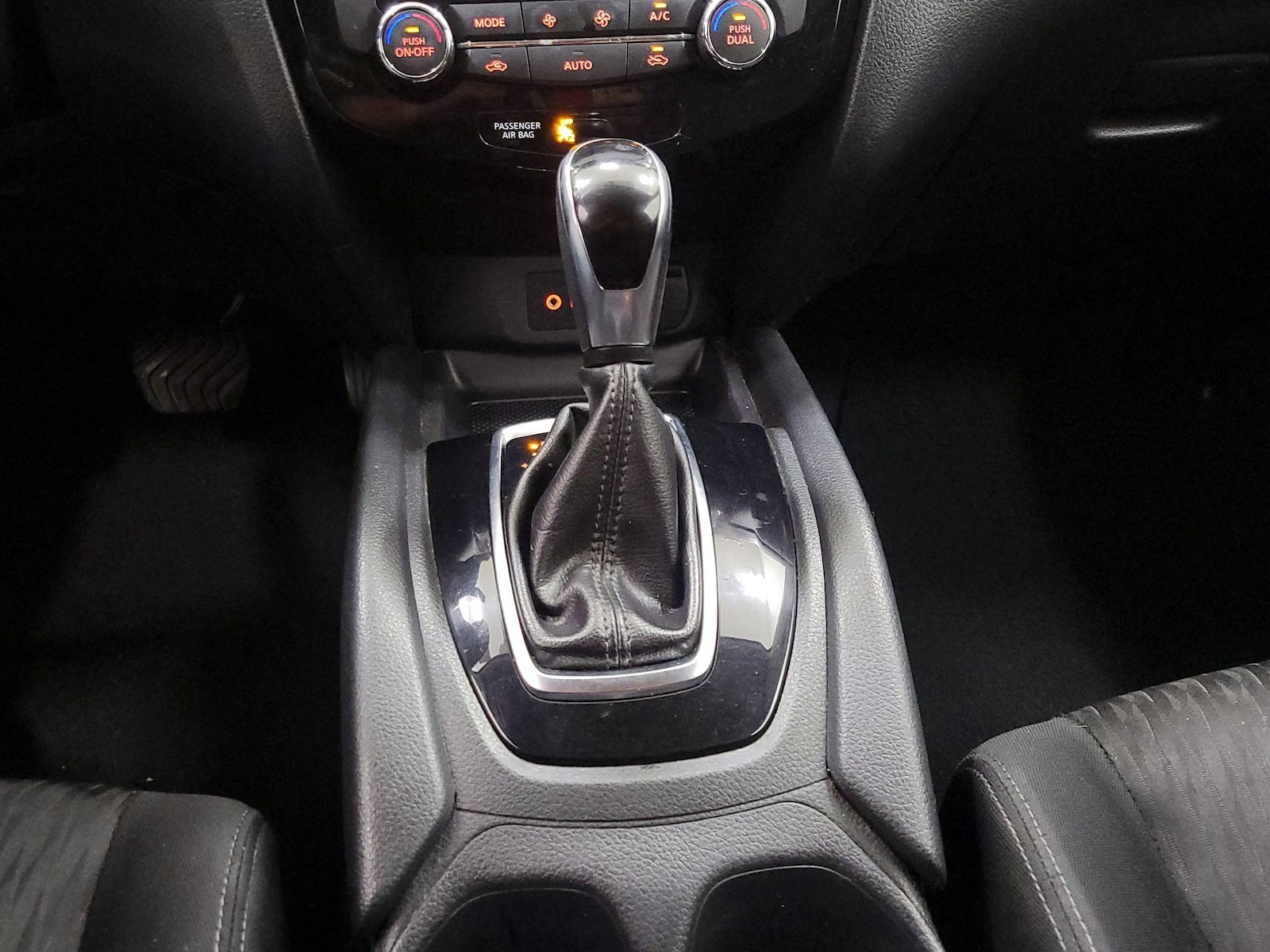 2018 Nissan Rogue SV - Photo 18