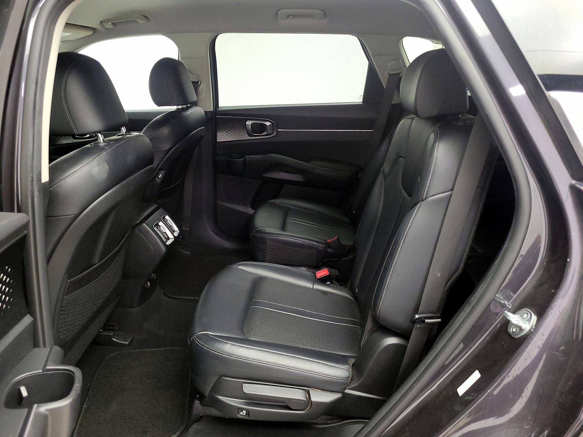 Thumbnail: 2023 Kia Sorento - 16