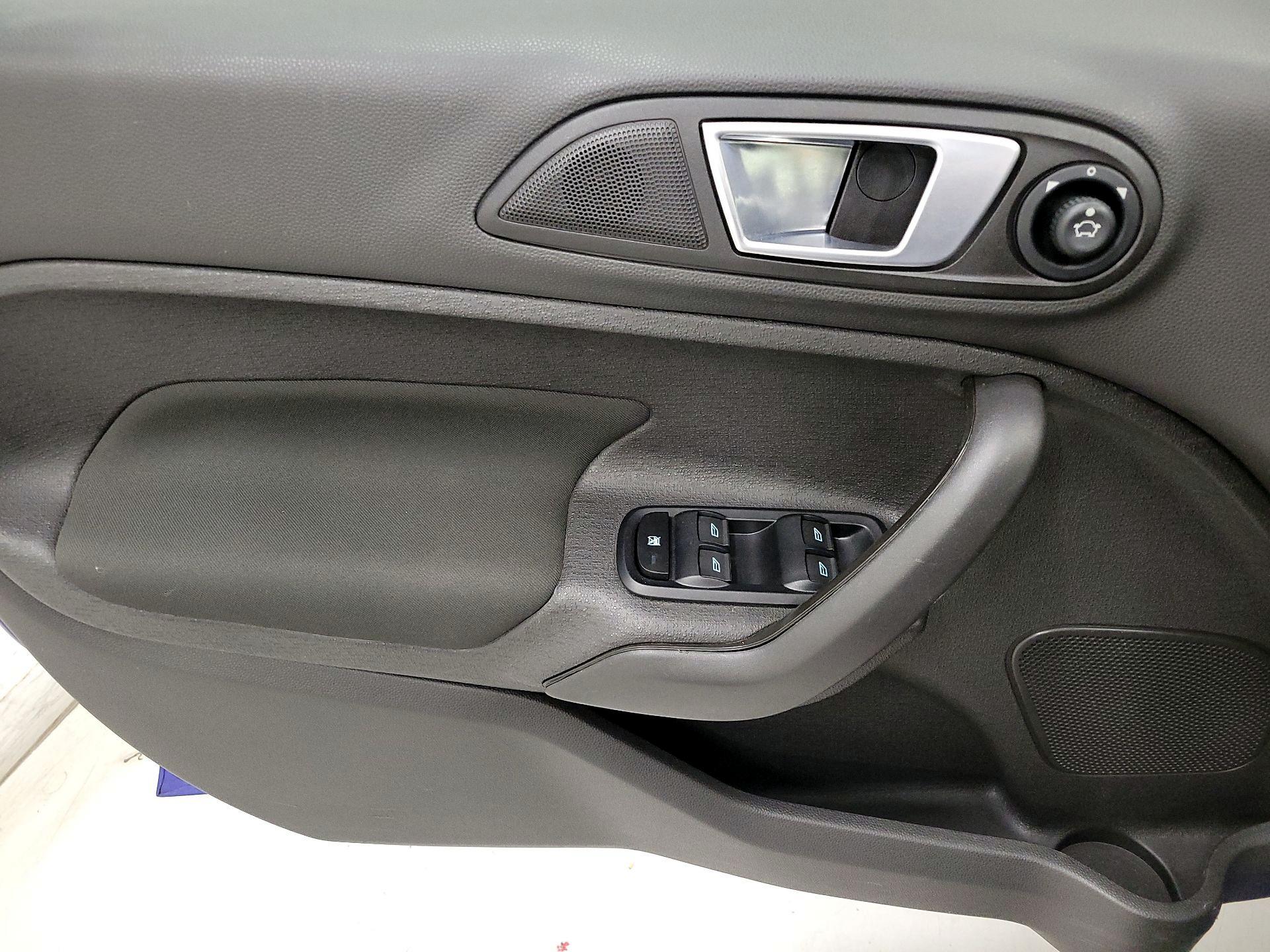 Thumbnail: 2015 Ford Fiesta - 12