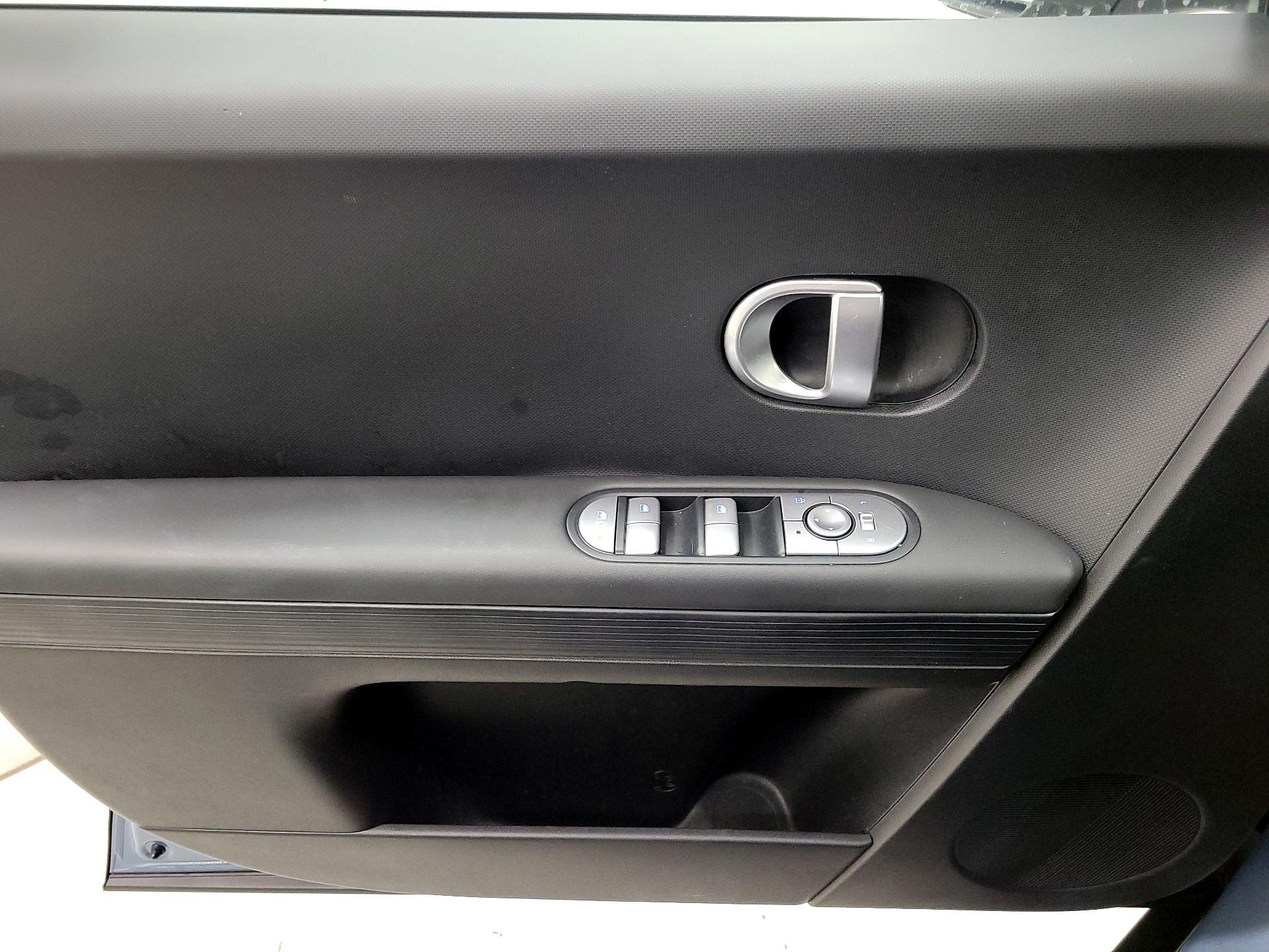 Thumbnail: 2022 Hyundai Ioniq 5 - 12