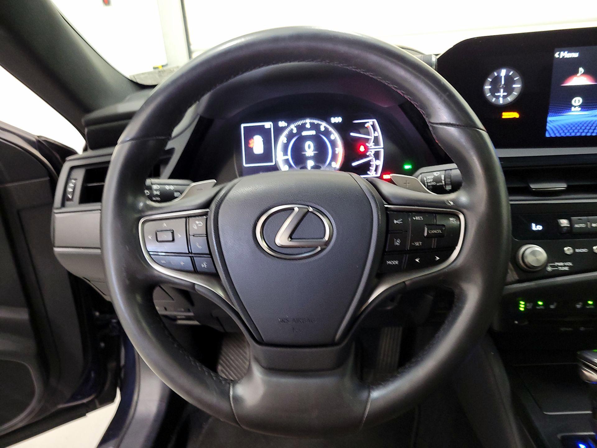 Thumbnail: 2022 Lexus ES - 10
