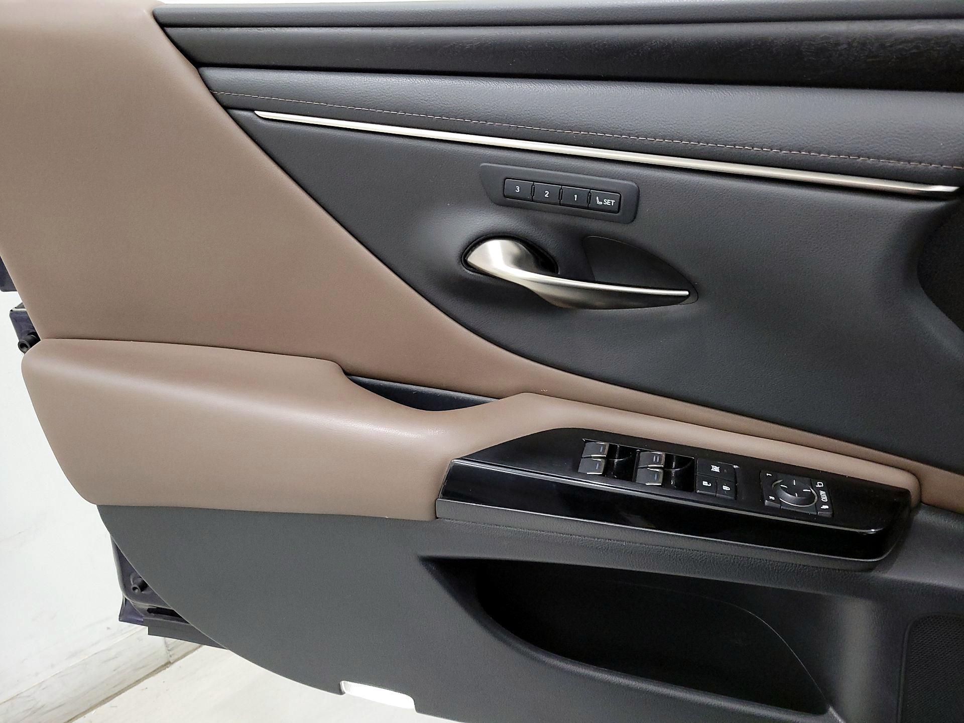 Thumbnail: 2022 Lexus ES - 12