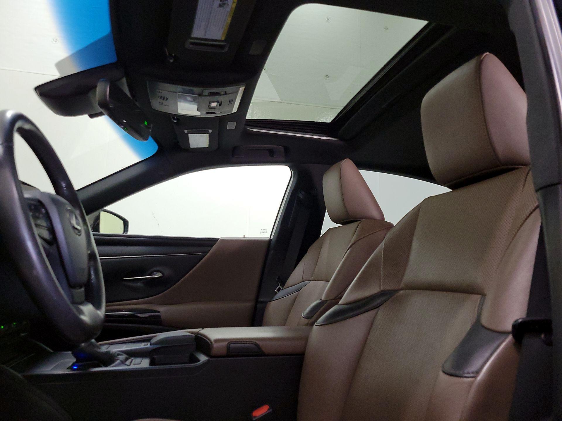 Thumbnail: 2022 Lexus ES - 19