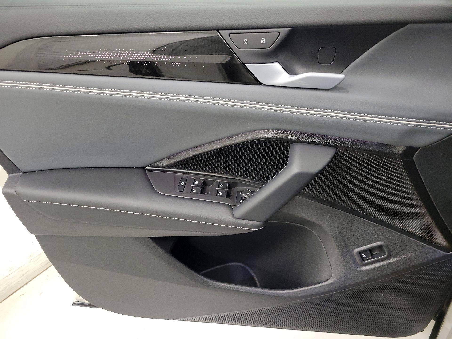 Thumbnail: 2026 Volkswagen Tiguan - 12