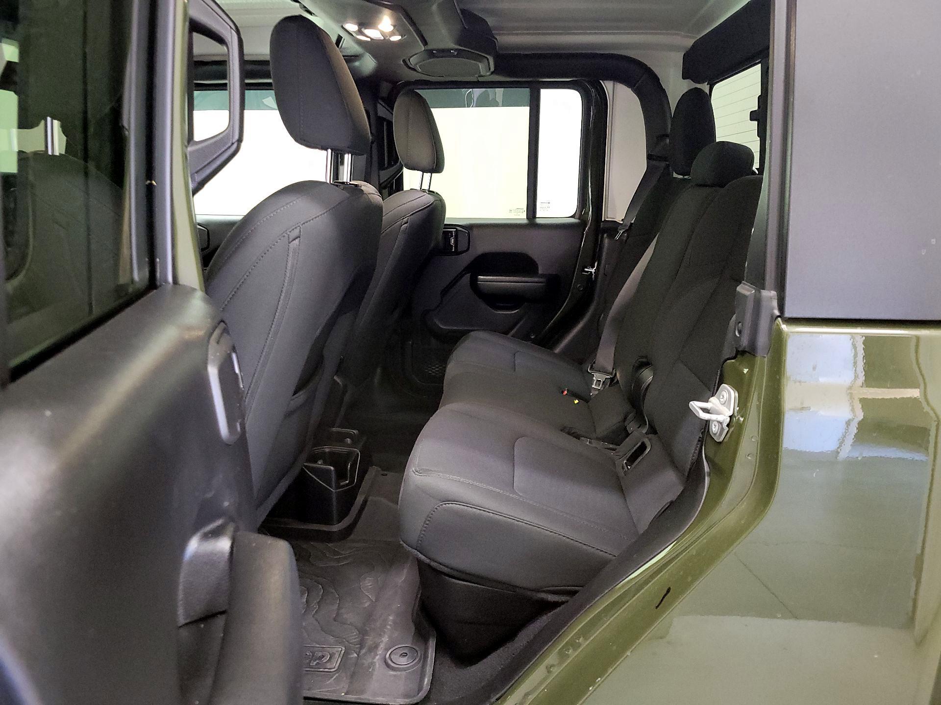 Thumbnail: 2021 Jeep Gladiator - 19