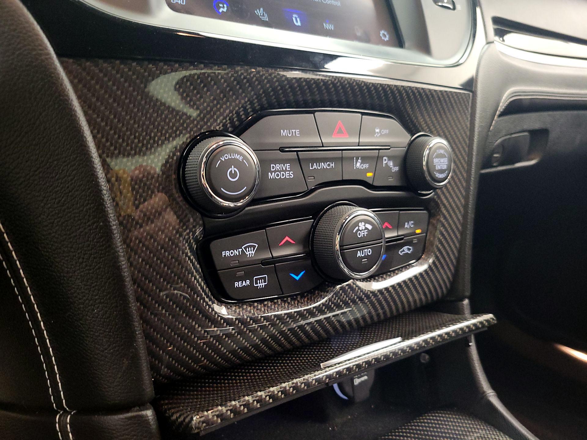 Thumbnail: 2023 Chrysler 300 - 17