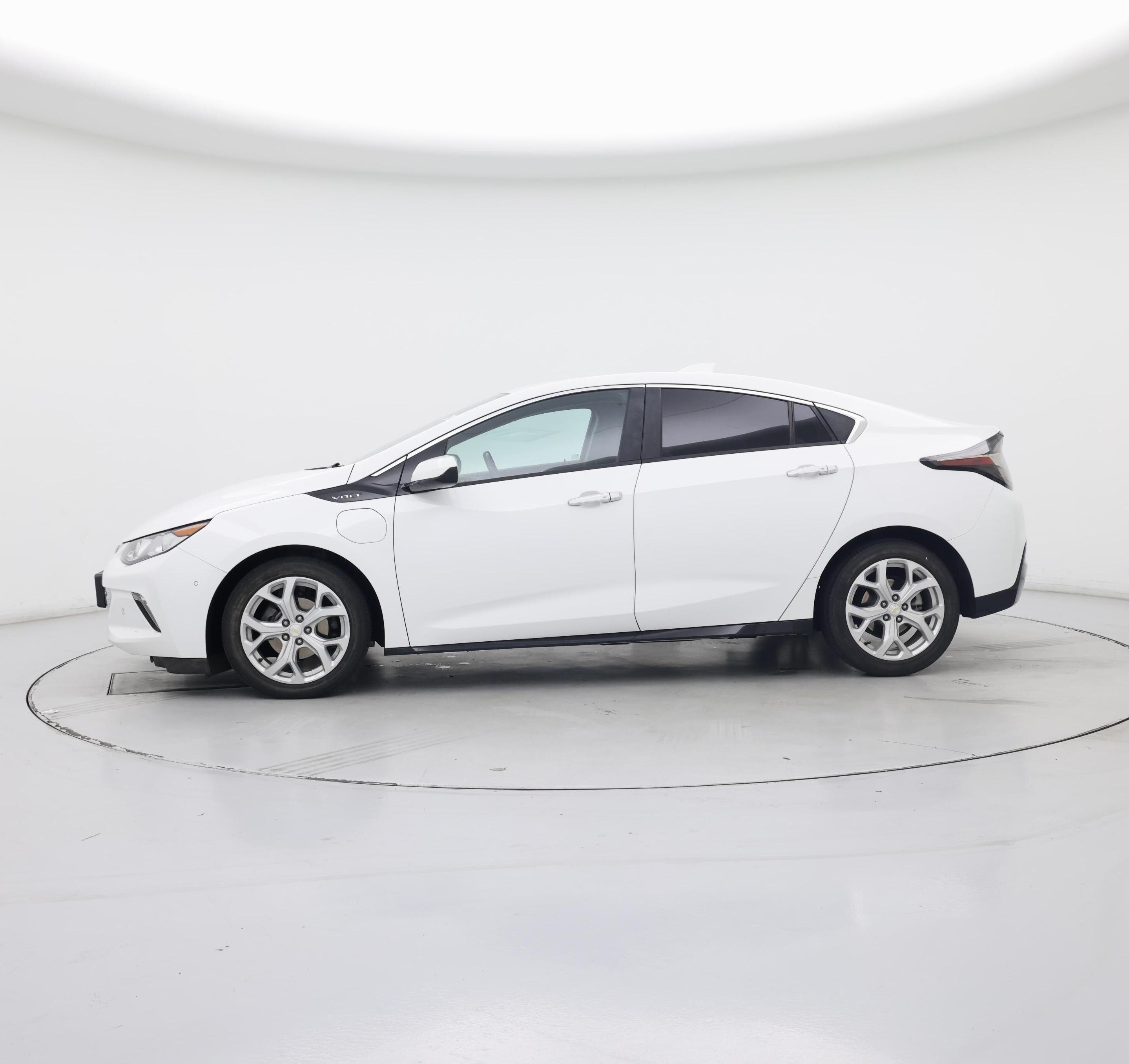 Thumbnail: 2017 Chevrolet Volt - 3