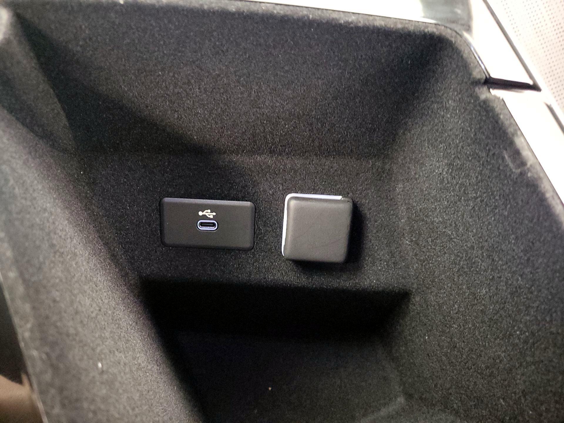 Thumbnail: 2024 Cadillac Lyriq - 18