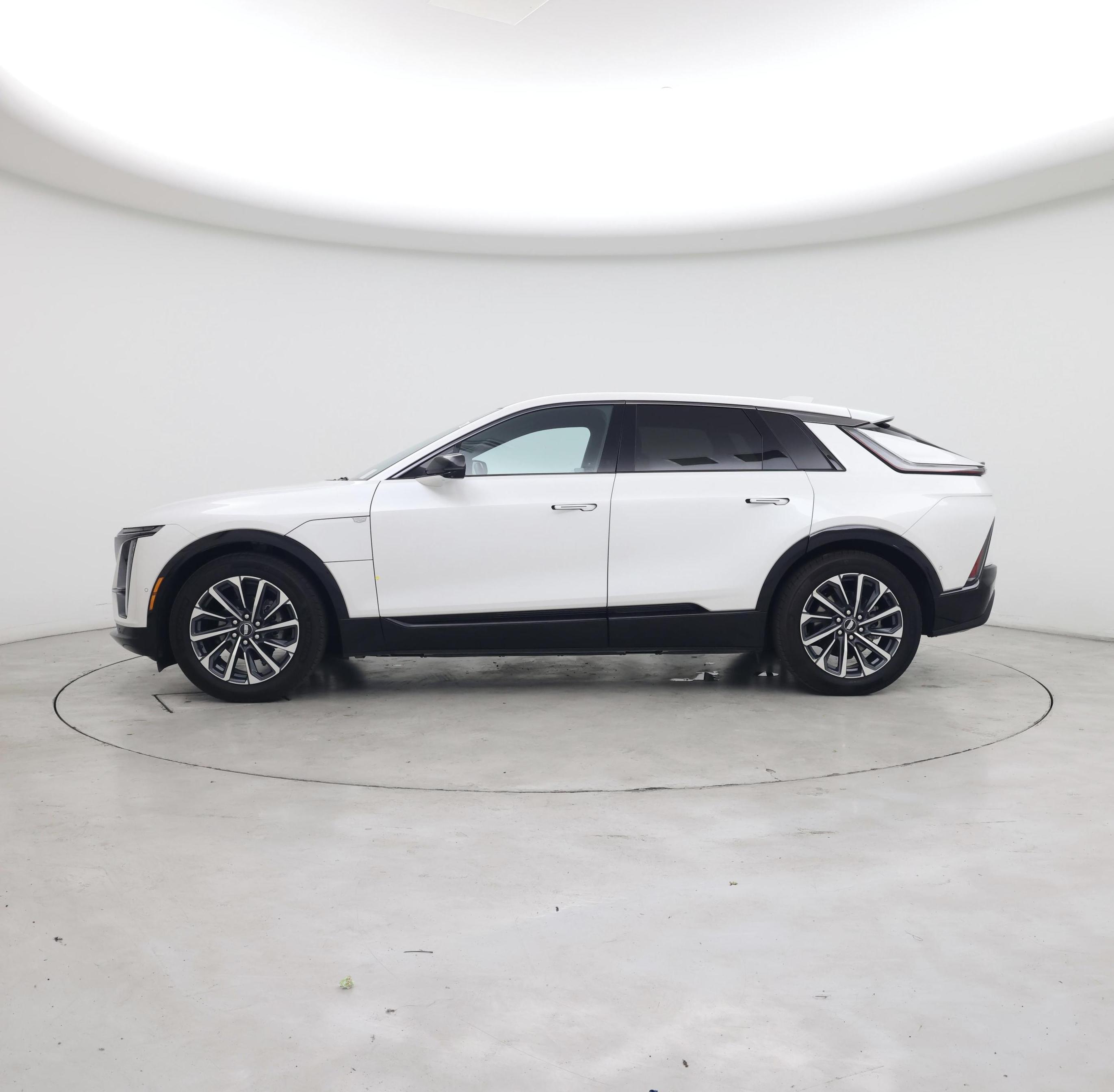 Thumbnail: 2024 Cadillac Lyriq - 3