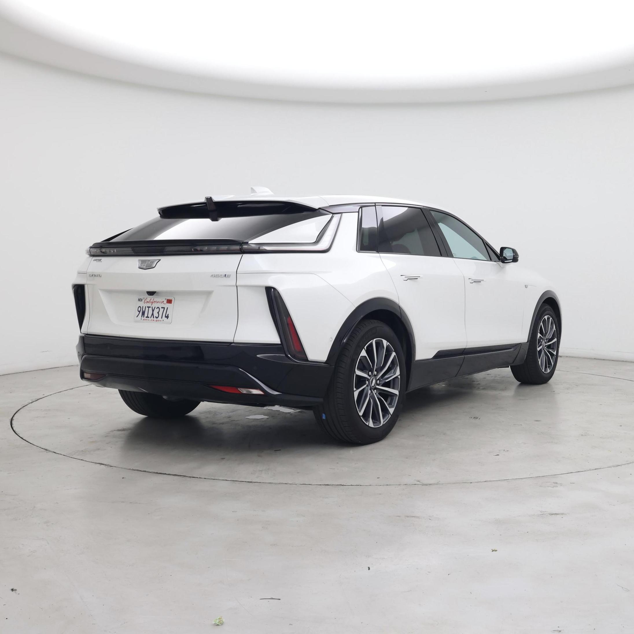 Thumbnail: 2024 Cadillac Lyriq - 8